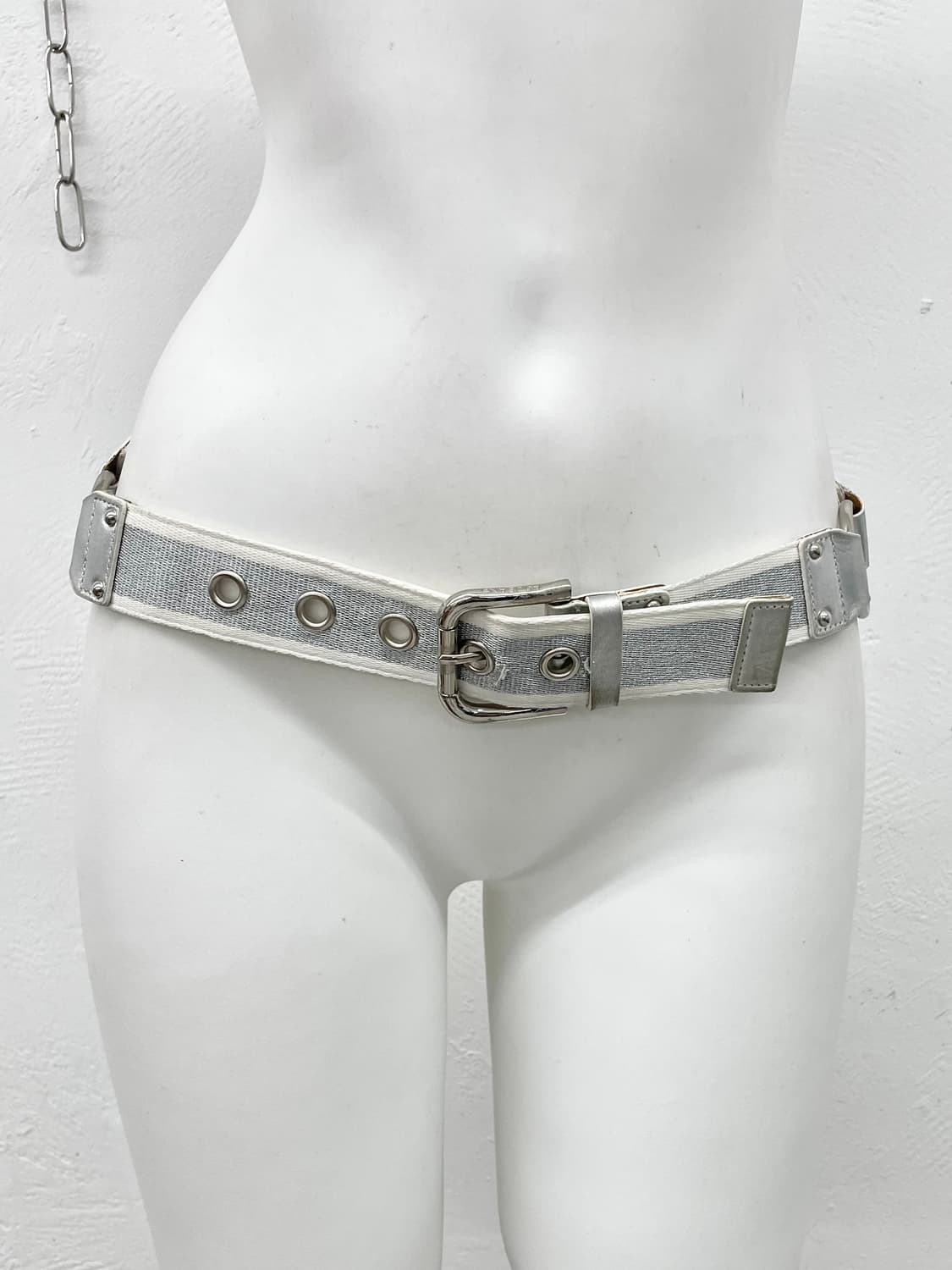 스포티 절개 펀칭 버클 벨트 상품이미지1