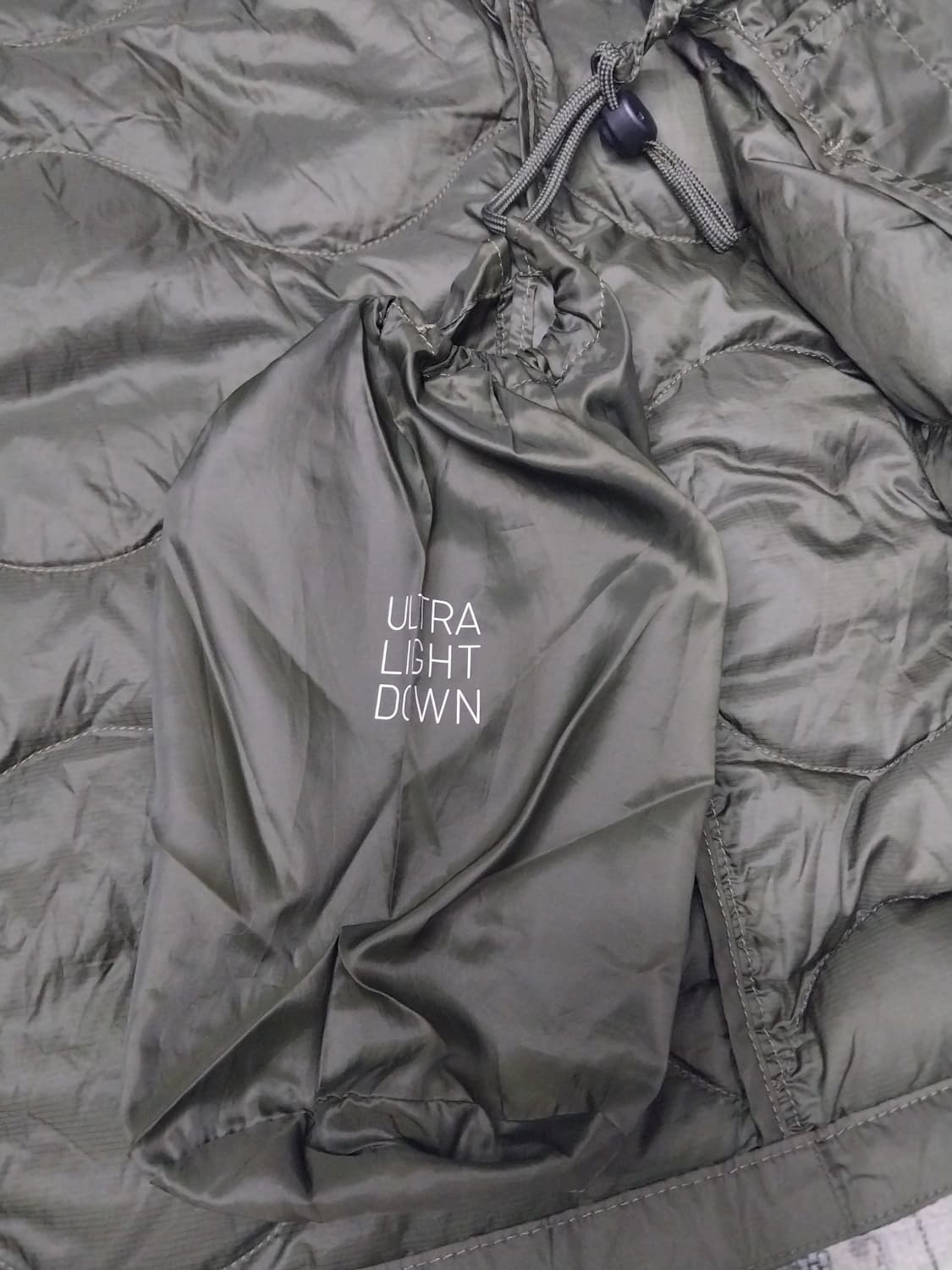 유니클로 울트라 라이트 패딩조끼 L 상품이미지3