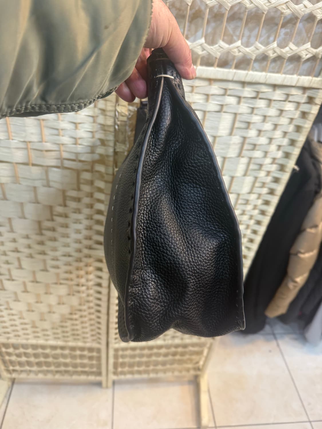 정품 펜디 셀러리아 쇼퍼백 팝니다 상품이미지4