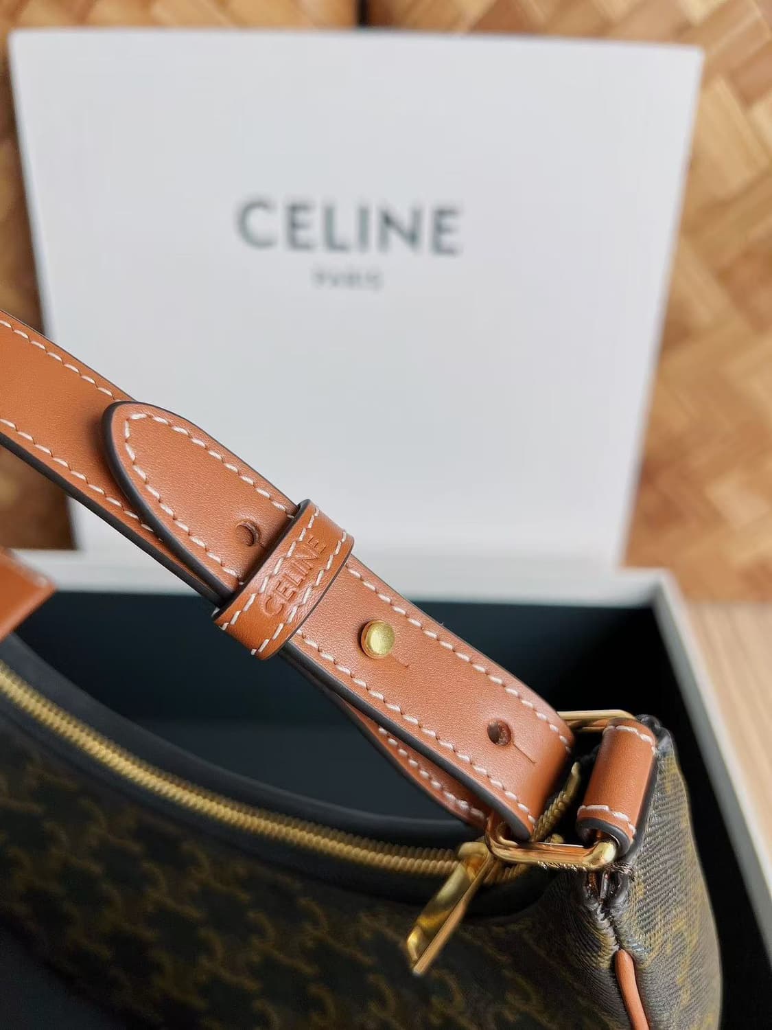 셀린느 트리옹프 캔버스 & 카프스킨 아바백 탄 193952BZJ 상품이미지7