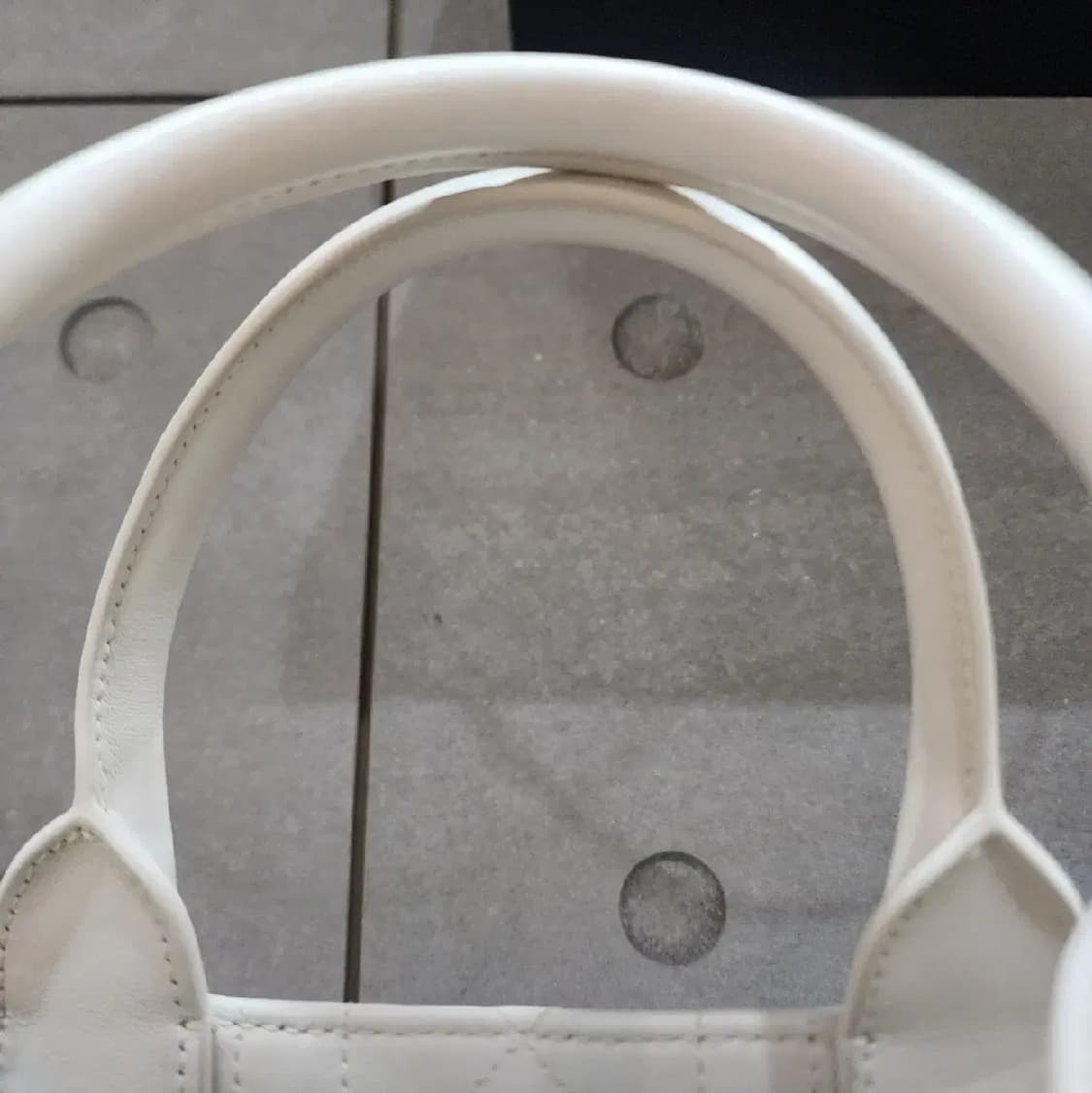 디올 북토트 스몰백 레더 라떼 25.06월 +이너백 상품이미지4