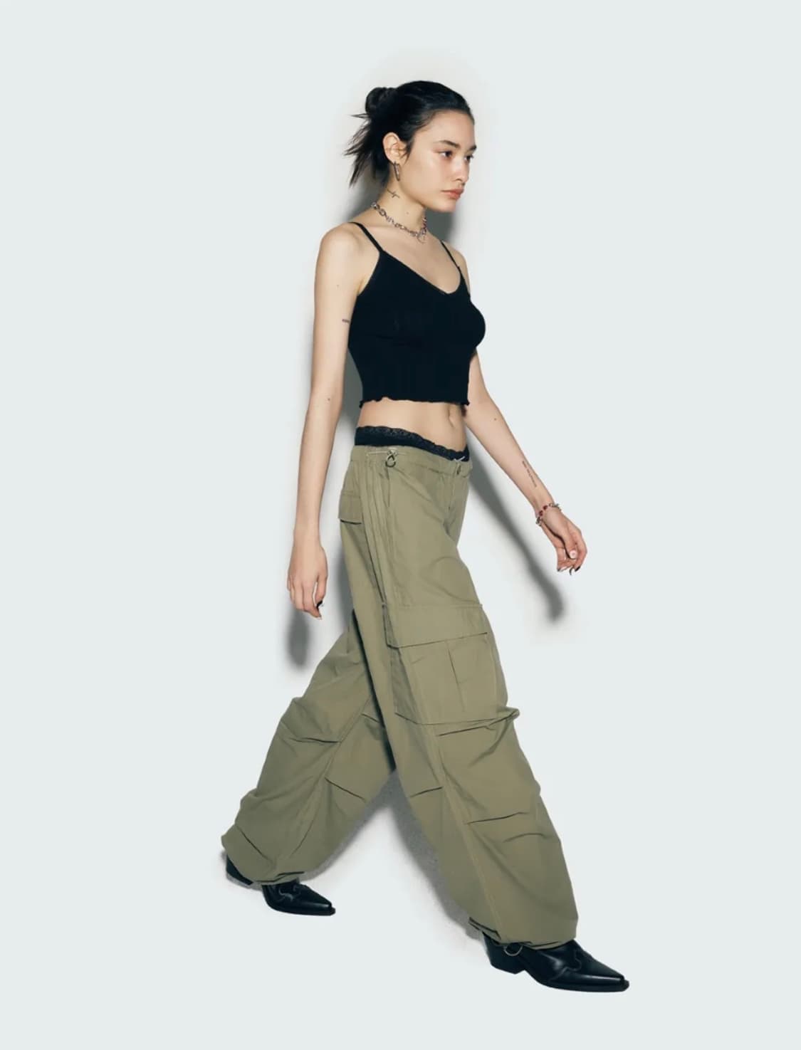 에즈이프 캘리 PARACHUTE CARGO PANTS KHAKI 상품이미지1