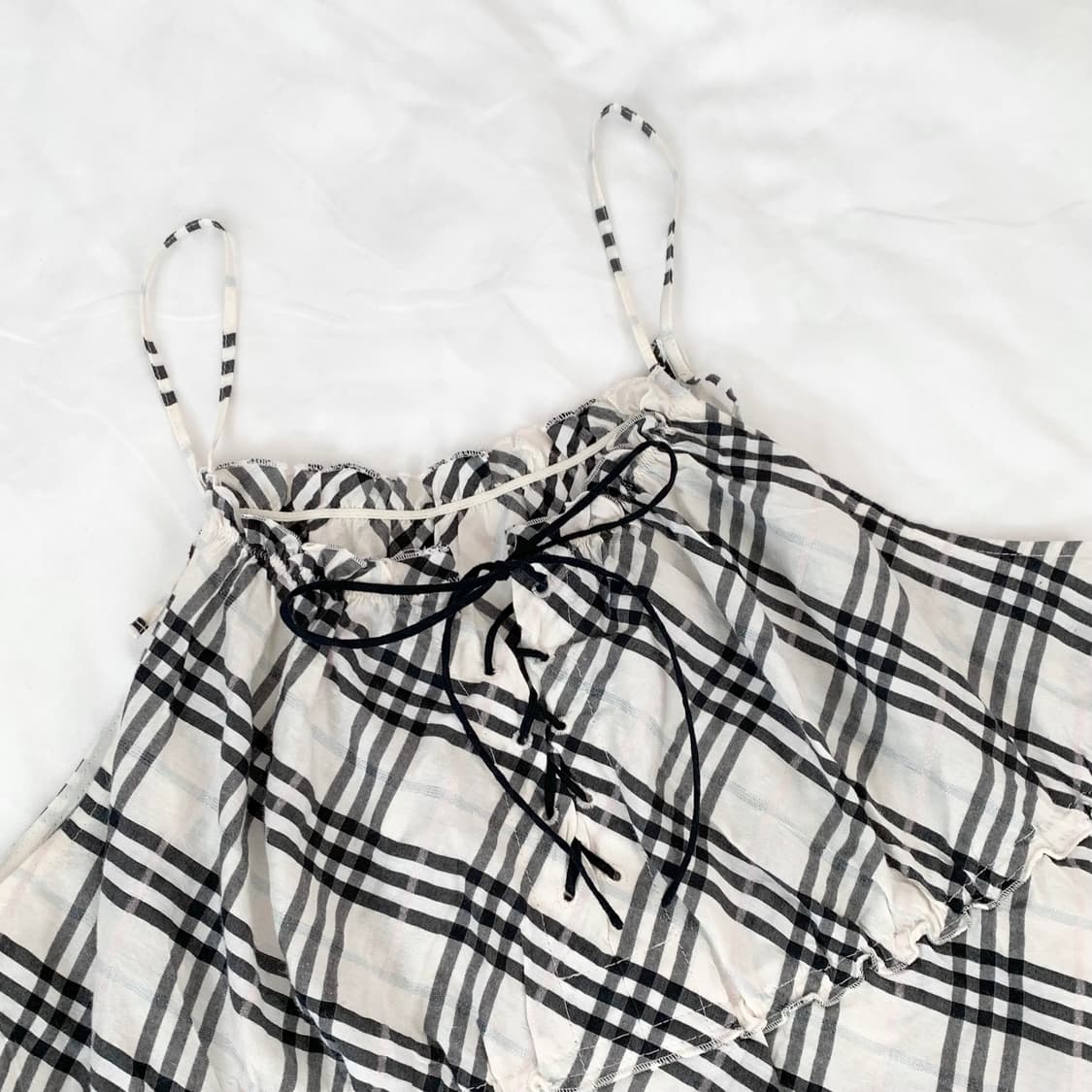 Burberry 파스텔x블랙 아일렛 슬리브리스 상품이미지2