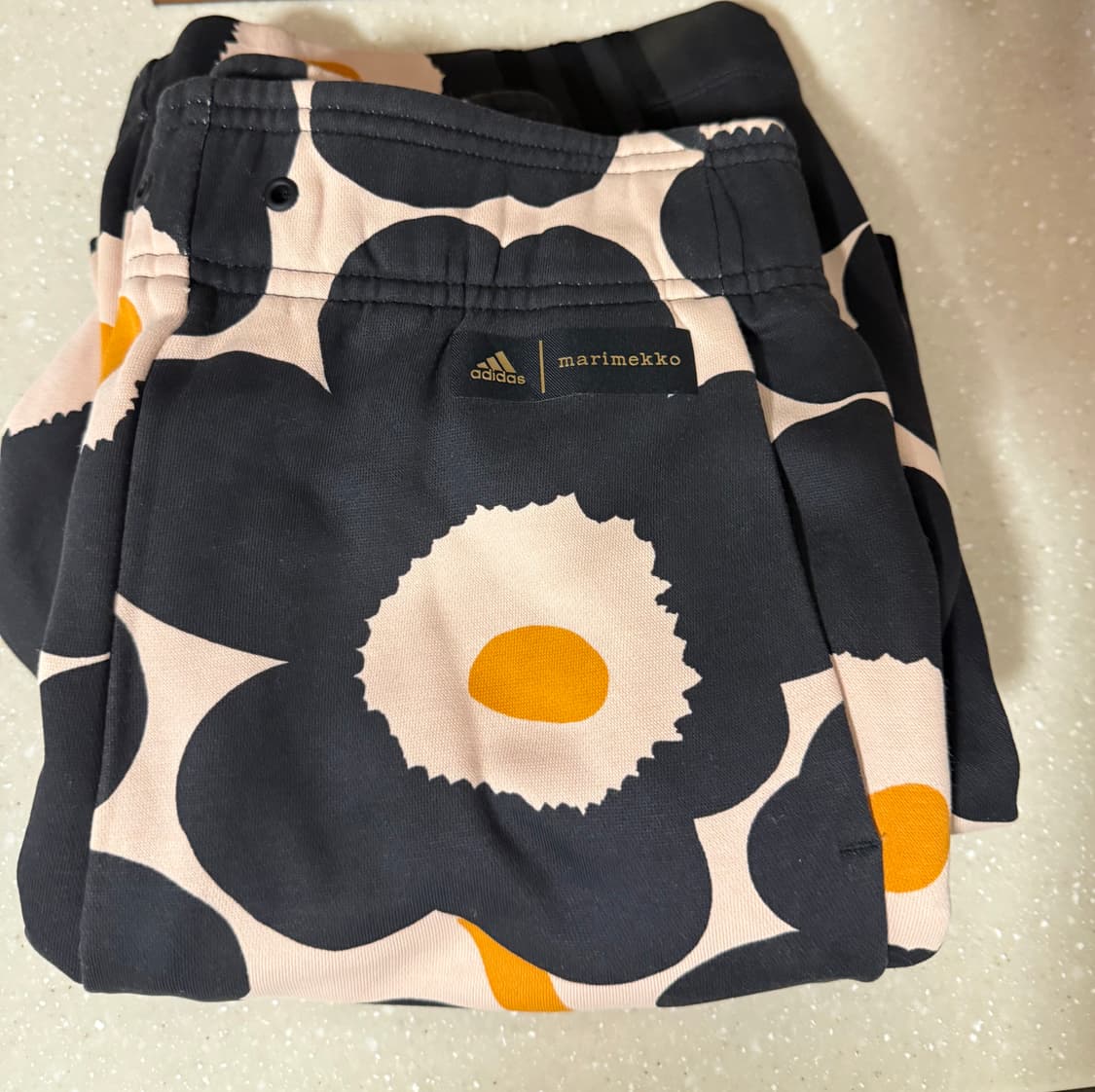 아디다스 마리메꼬 콜라보한 플라워 플리스 팬츠 상품이미지3