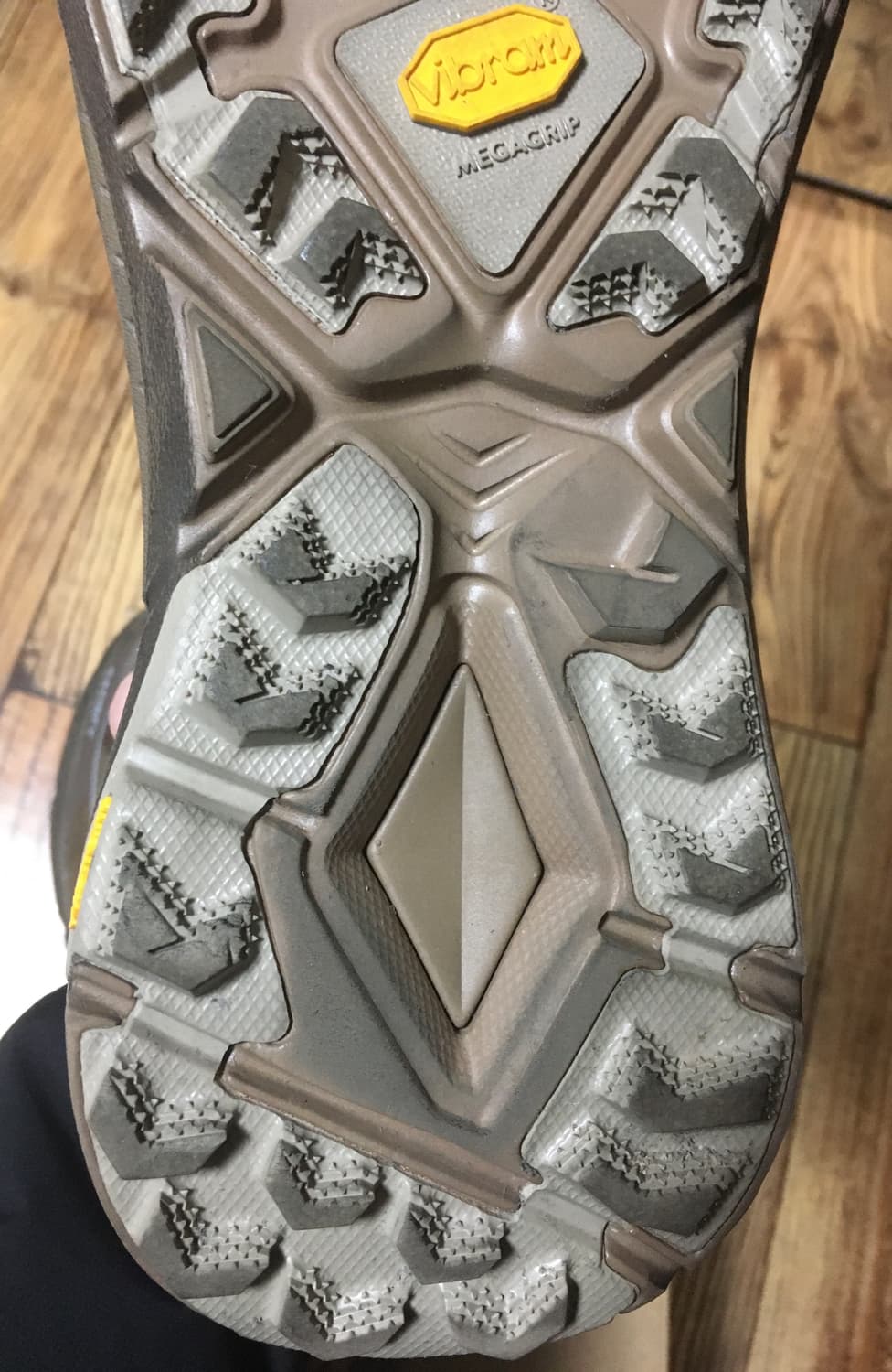 호카 새티스파이 마파테스피드4 라이트 러버 판매합니다 상품이미지9