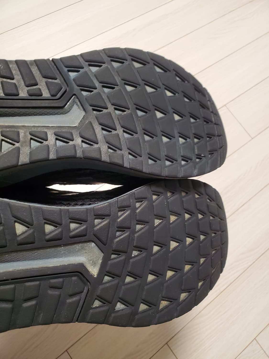 아디다스 운동화 퀘스타 라이드 EE8374 러닝화 사이즈265

러닝화/ 상품이미지10