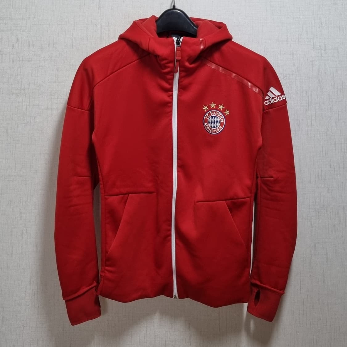아디다스 FC바이에른 뮌헨 후드집업 레드 유니폼 상품이미지1