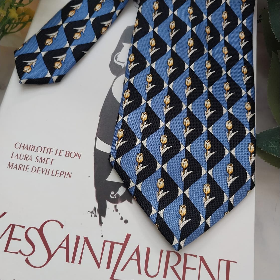 입생로랑 실크 블루&블랙 튤립 패턴 넥타이 9.2cm A+등급 K1324 상품이미지4