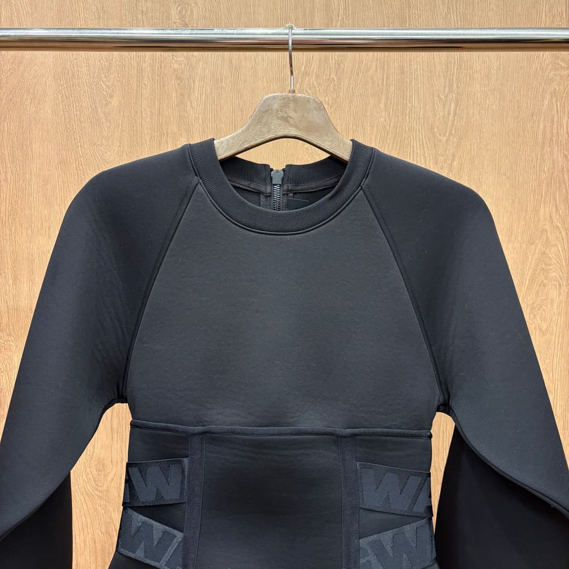 알렉산더 왕 네오프렌 페플럼 스웻 셔츠 백 지퍼 로고 스트랩 디테일 블랙 상품이미지4