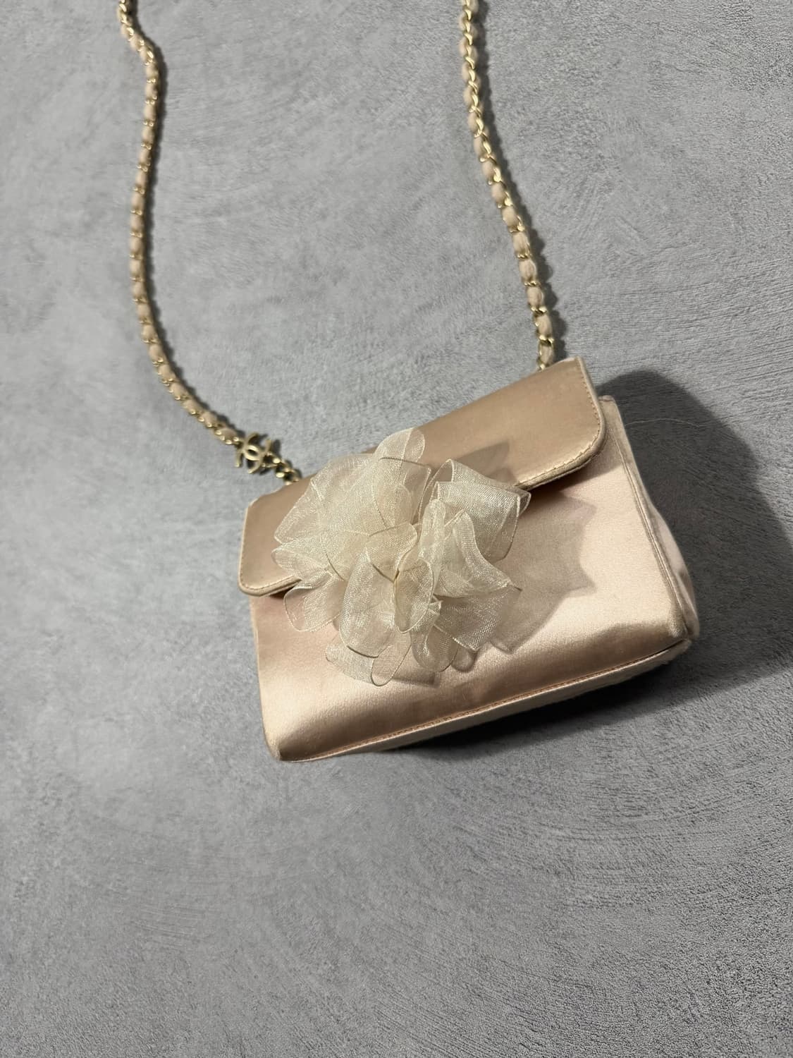 Chanel Camélia Satin Chain Mini Bag  상품이미지3