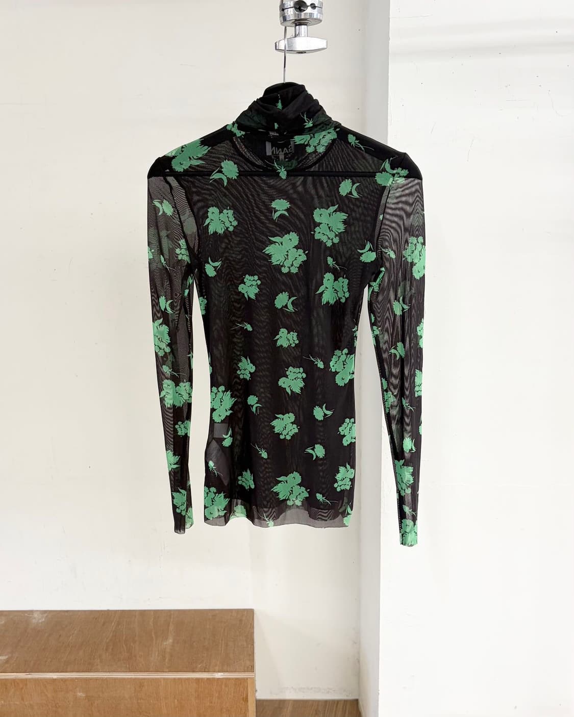 가니 블랙 프린트 메쉬 터틀넥 티셔츠  상품이미지6