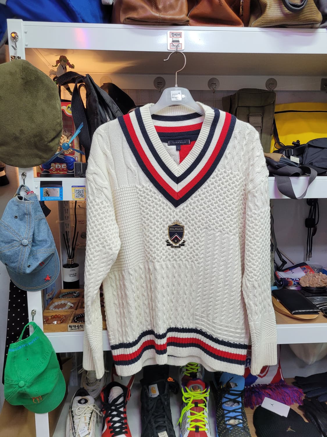 타미힐피거 V넥 케이블 니트 스웨터 아이보리 상품이미지1