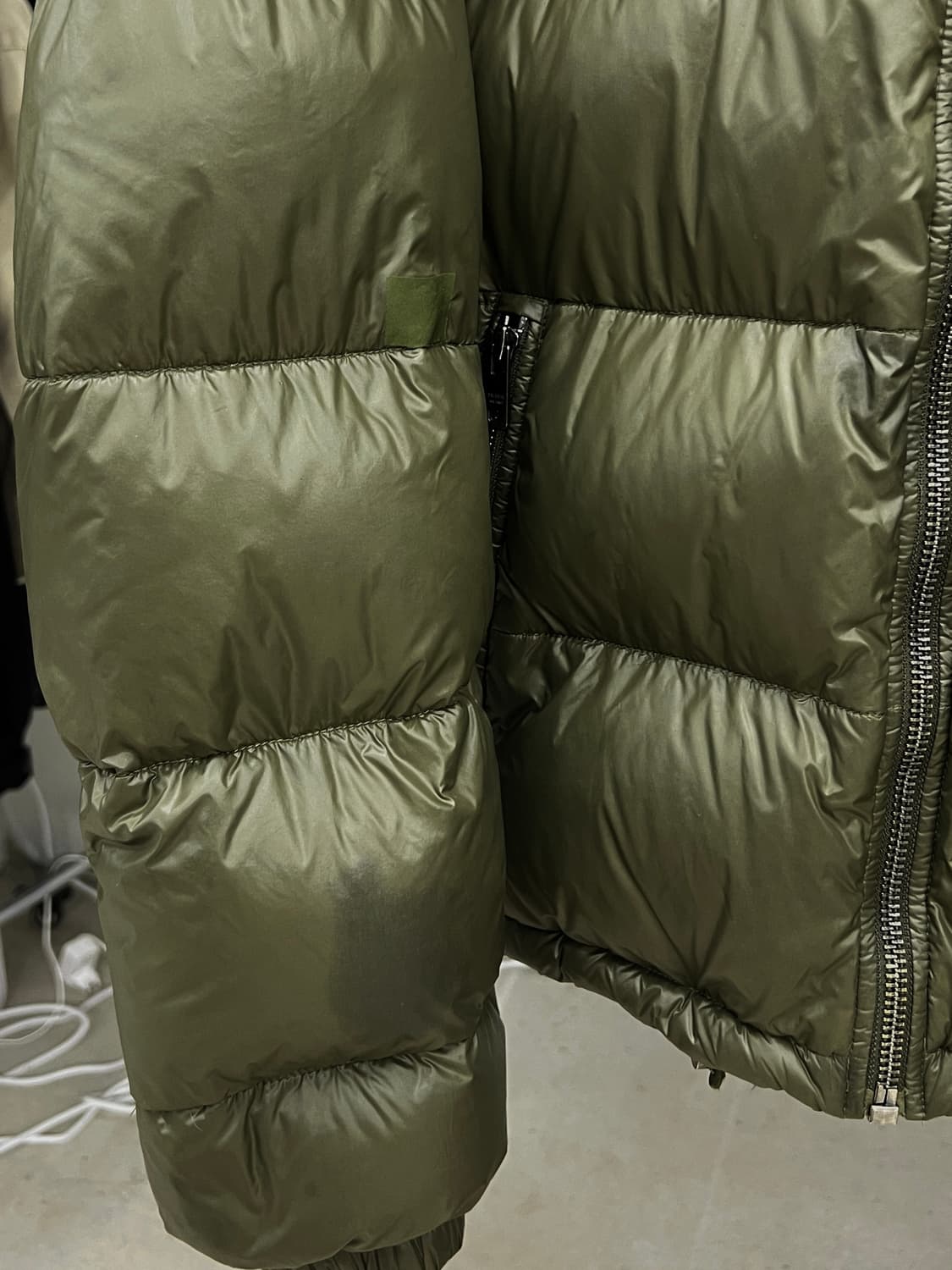 프라다 삼각로고 나일론 후드 패딩 상품이미지6