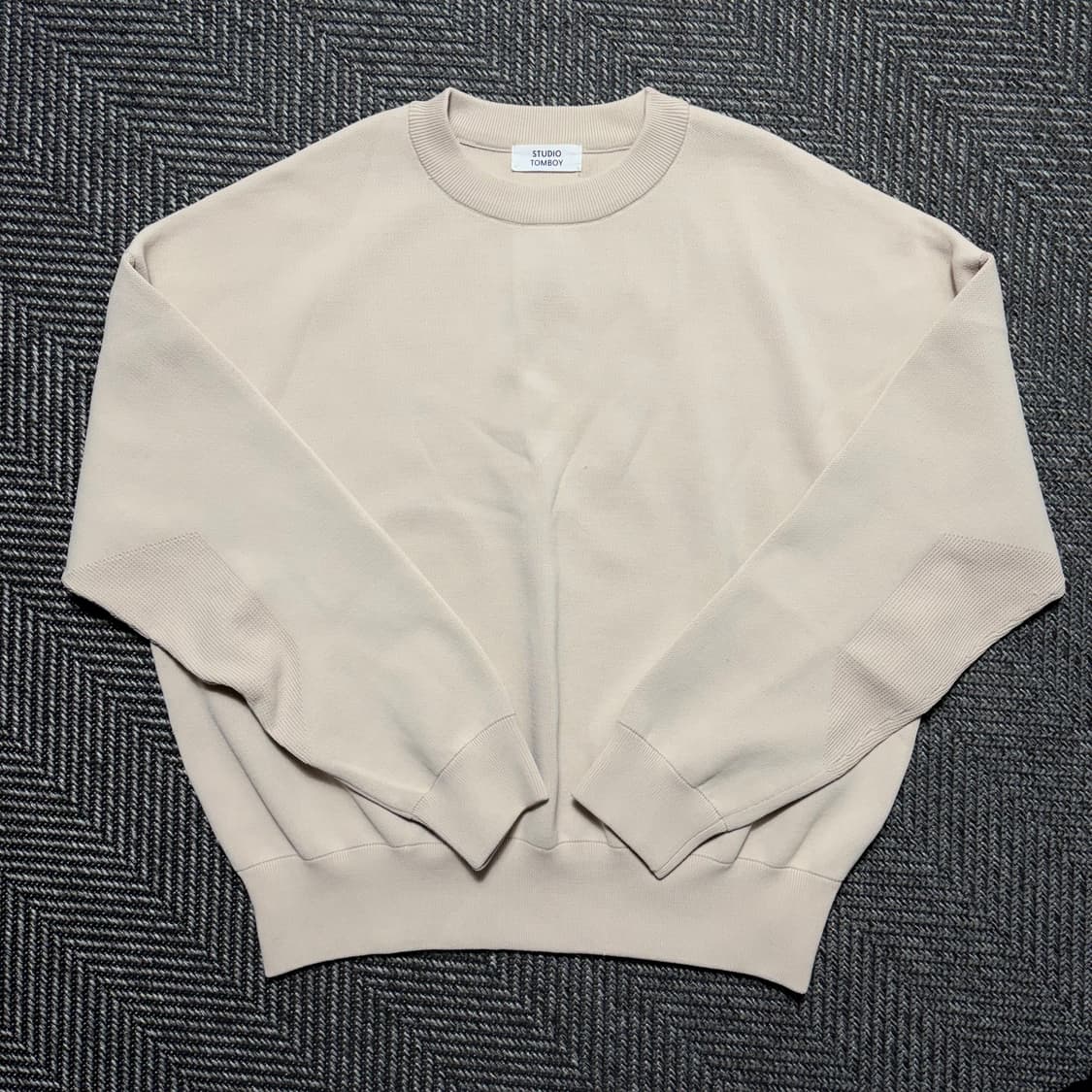 스튜디오 톰보이 베이지 맨투맨(Free) 상품이미지1