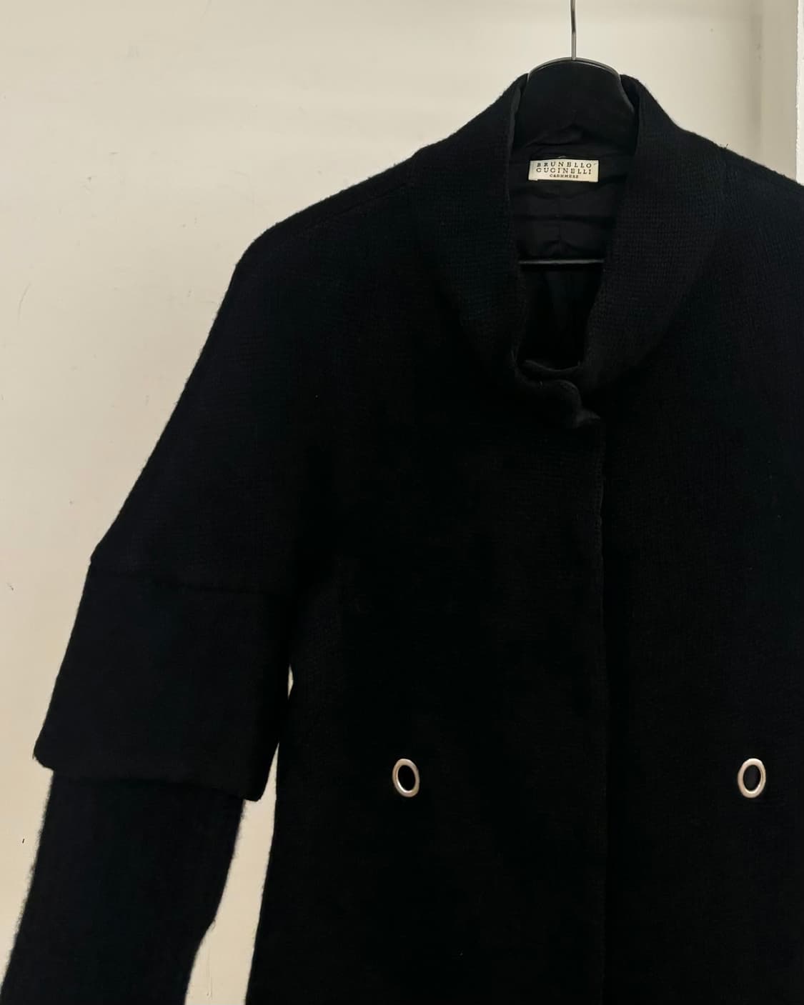 브루넬로 쿠치넬리 블랙 울 캐시미어 혼방 아일렛 코트  상품이미지3