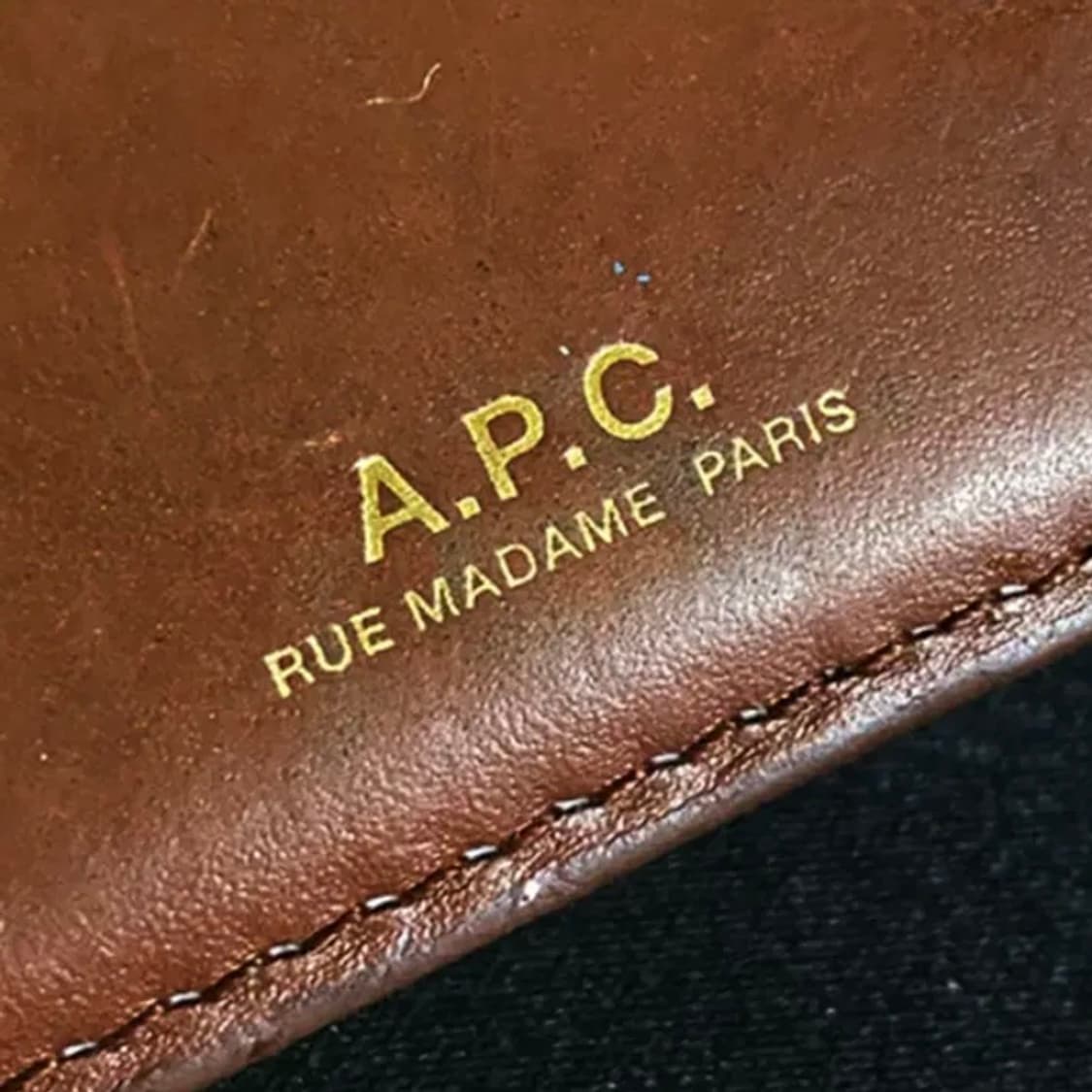 [정품] A.P.C 아페쎄 하프문 빈티지 브라운 소가죽 카드지갑 상품이미지2