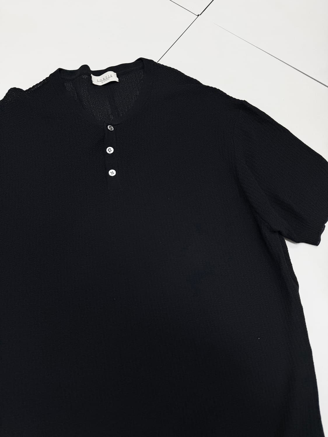 Sortie 솔티 텍스쳐 머슬핏 헨리넥 미니멀 니트 반팔 상품이미지4