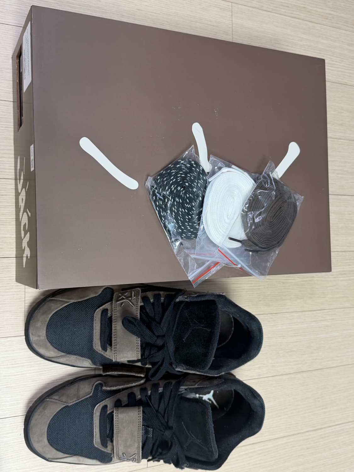 조던1 트래비스 스캇 점프맨 다크모카 275 상품이미지2