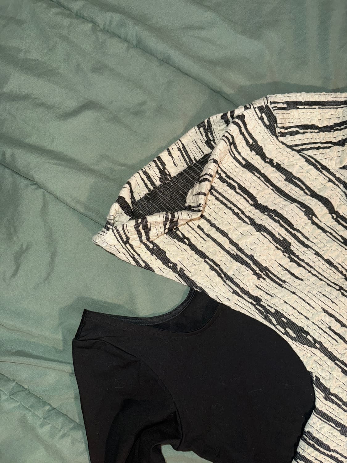 클론즈 비대칭 레이어드 텍스처 상의 상품이미지2