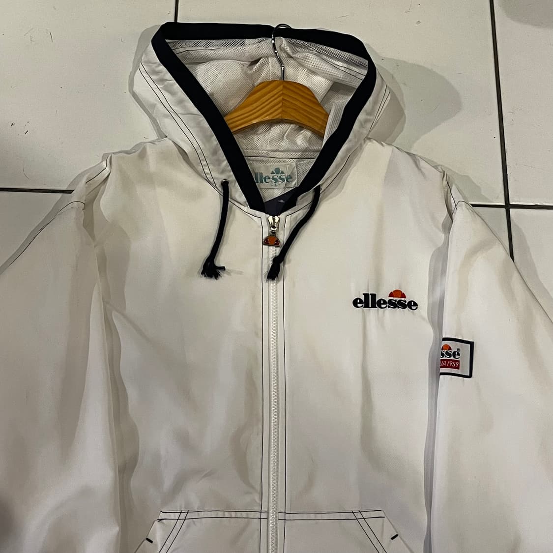 엘레쎄 화이트 빅로고 바람막이 상품이미지3