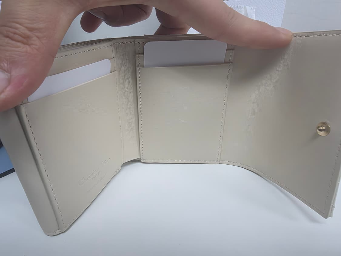 디올레이디 까나쥬 로터스지갑(새상품급) 상품이미지4