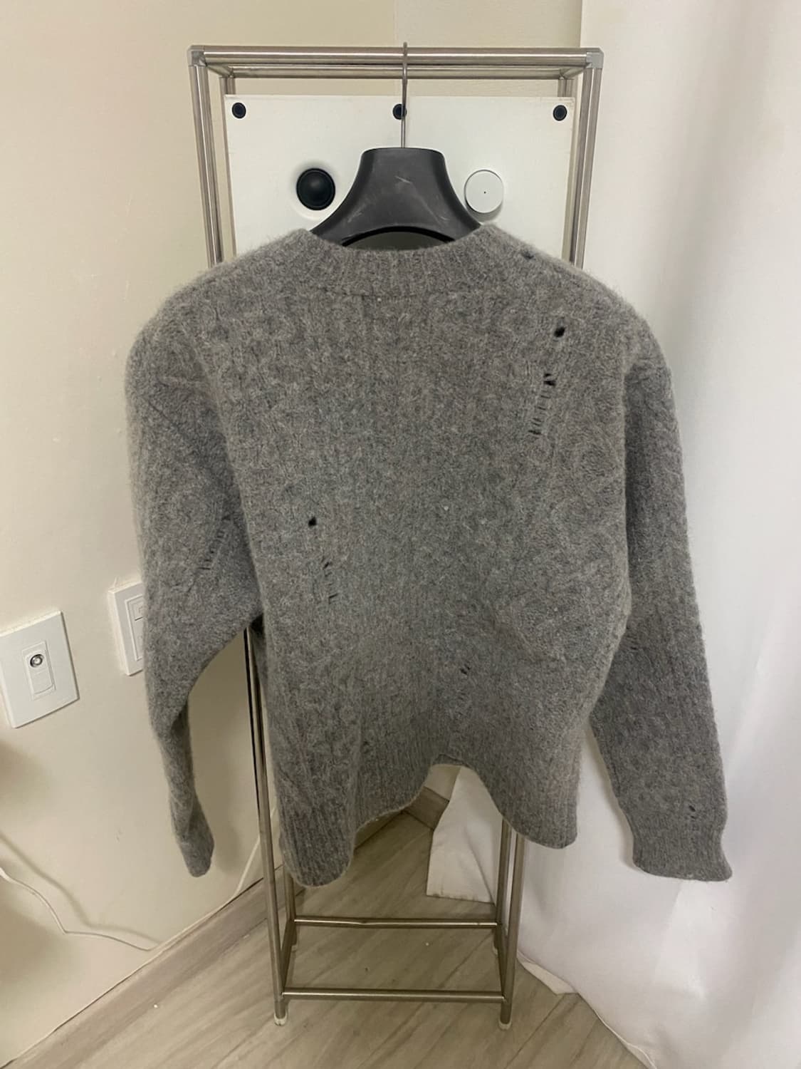 [48] 솔리드옴므 라운드넥 케이블 데미지 니트 가디건 그레이 상품이미지2