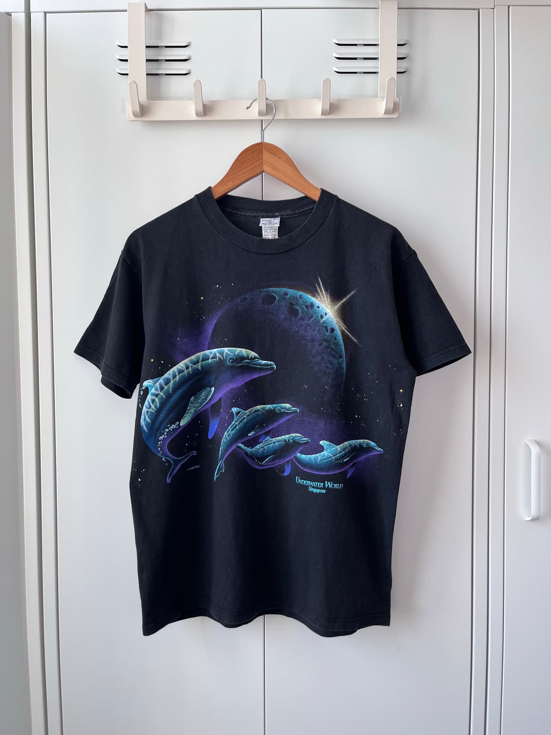Underwater world 돌고래 우주 행성 반팔 티셔츠 상품이미지2