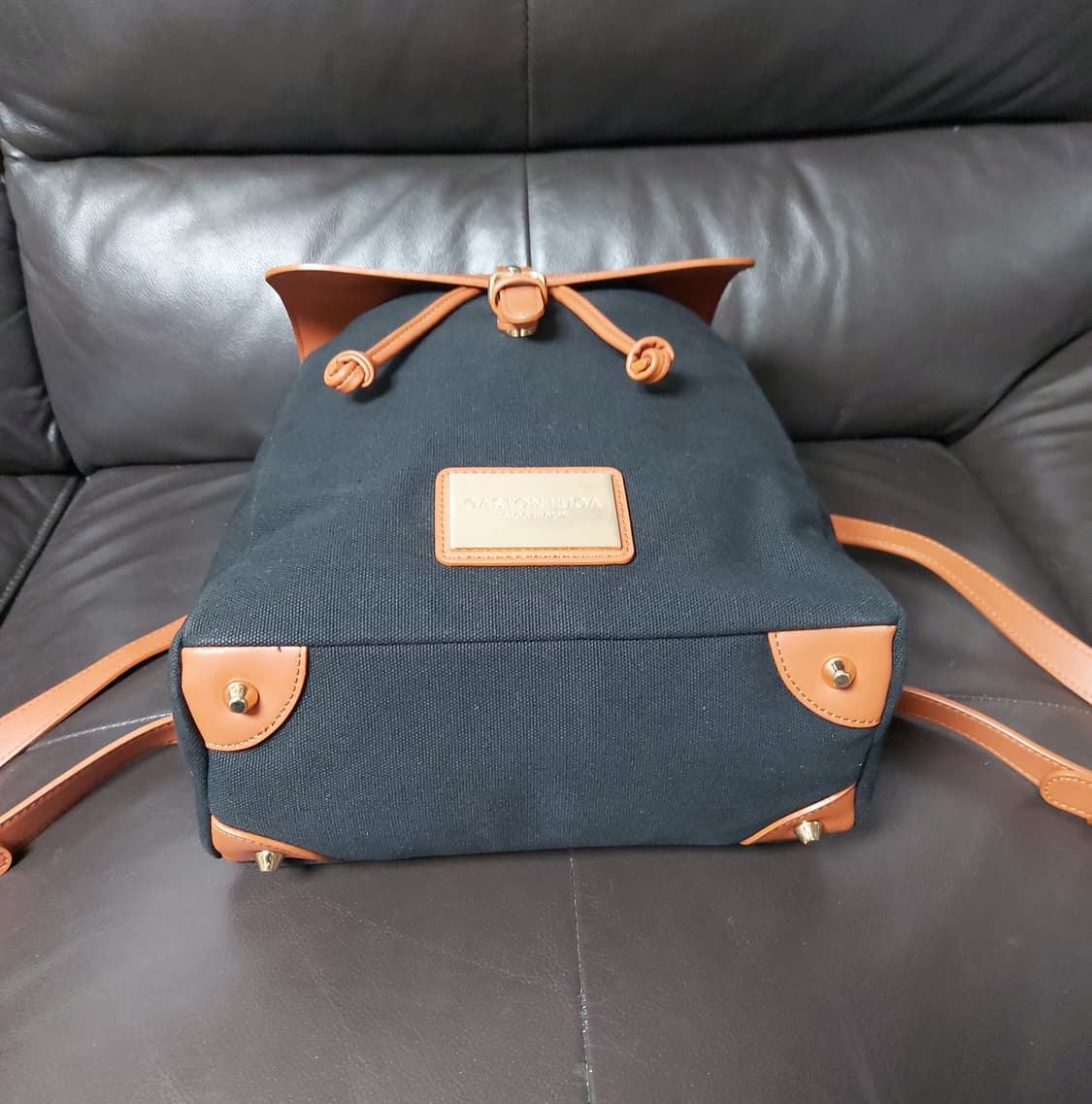 가스톤루가 블랙 캔버스 백팩

 상품이미지6