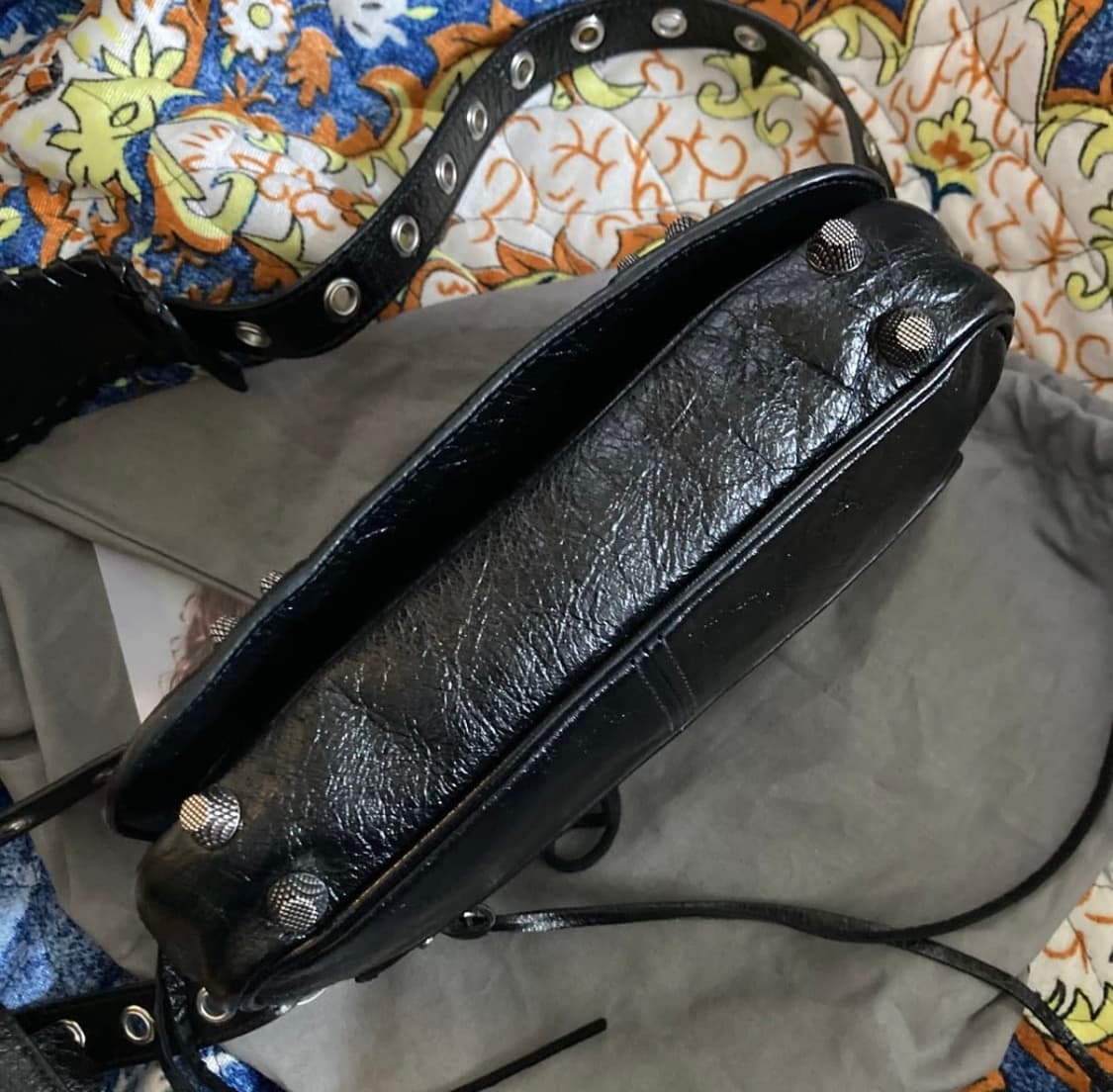 정품 Balenciaga 발렌시아가 아레나 램스킨 르 카골 xs 플립백 상품이미지7