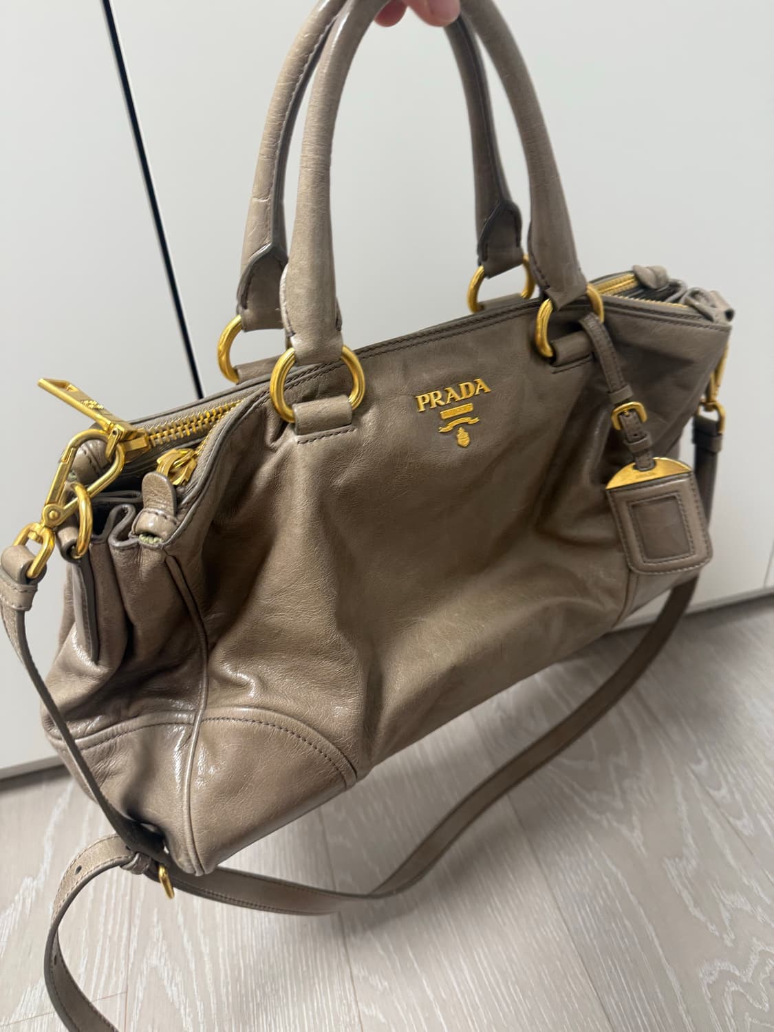 프라다 비텔로 샤인 토트백 상품이미지1