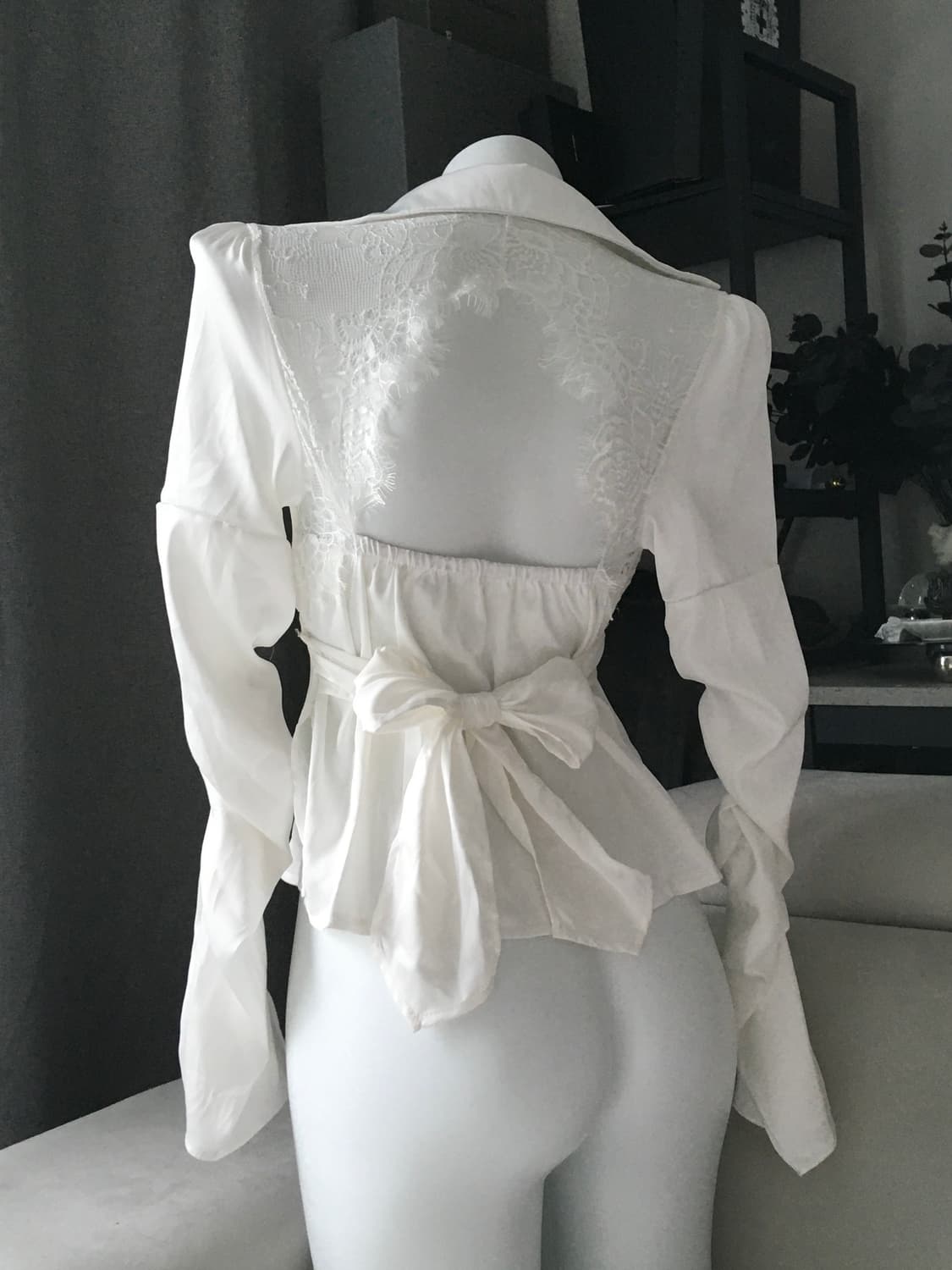 ༒ Back lace point shirring blouse 상품이미지2