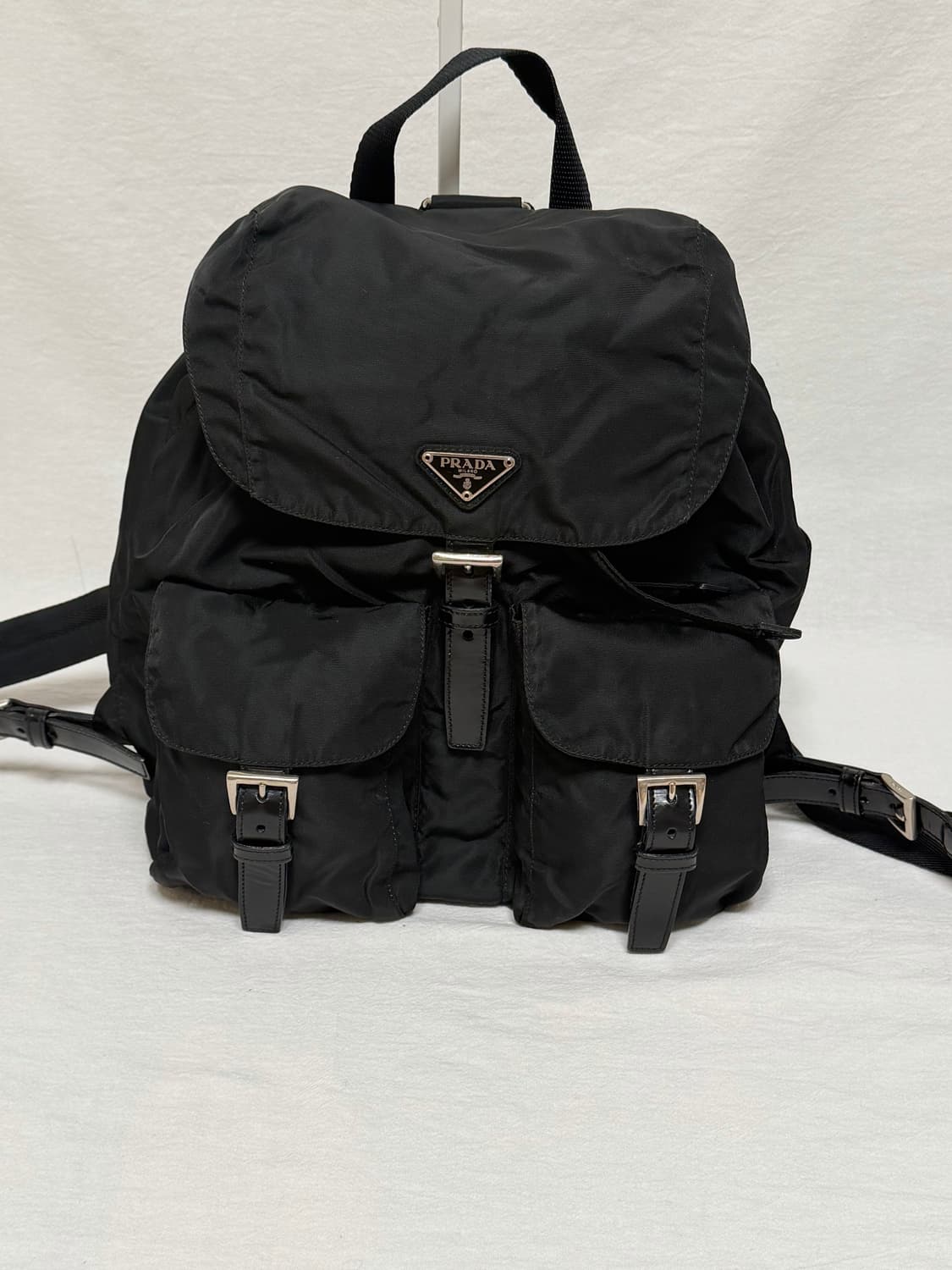정품 프라다 포코노 나일론 투포켓 미디움 백팩 블랙 상품이미지2