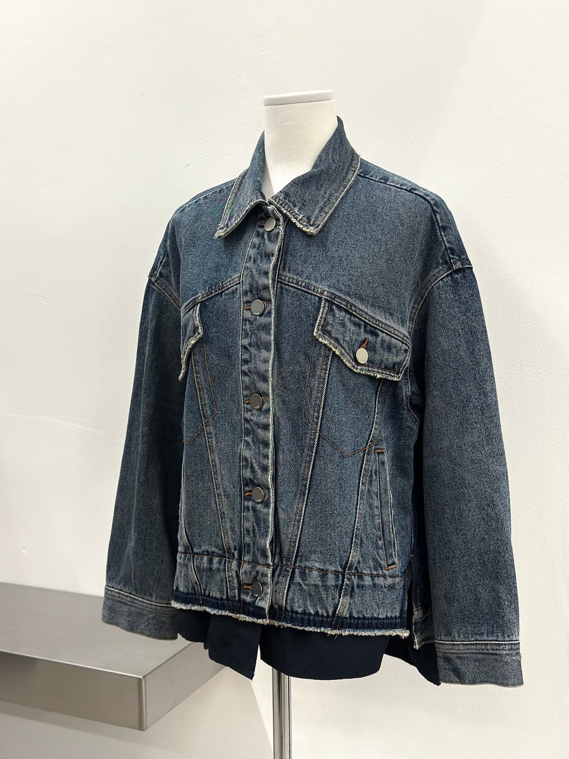 구호 오버사이즈 데님 트러커 자켓  상품이미지2