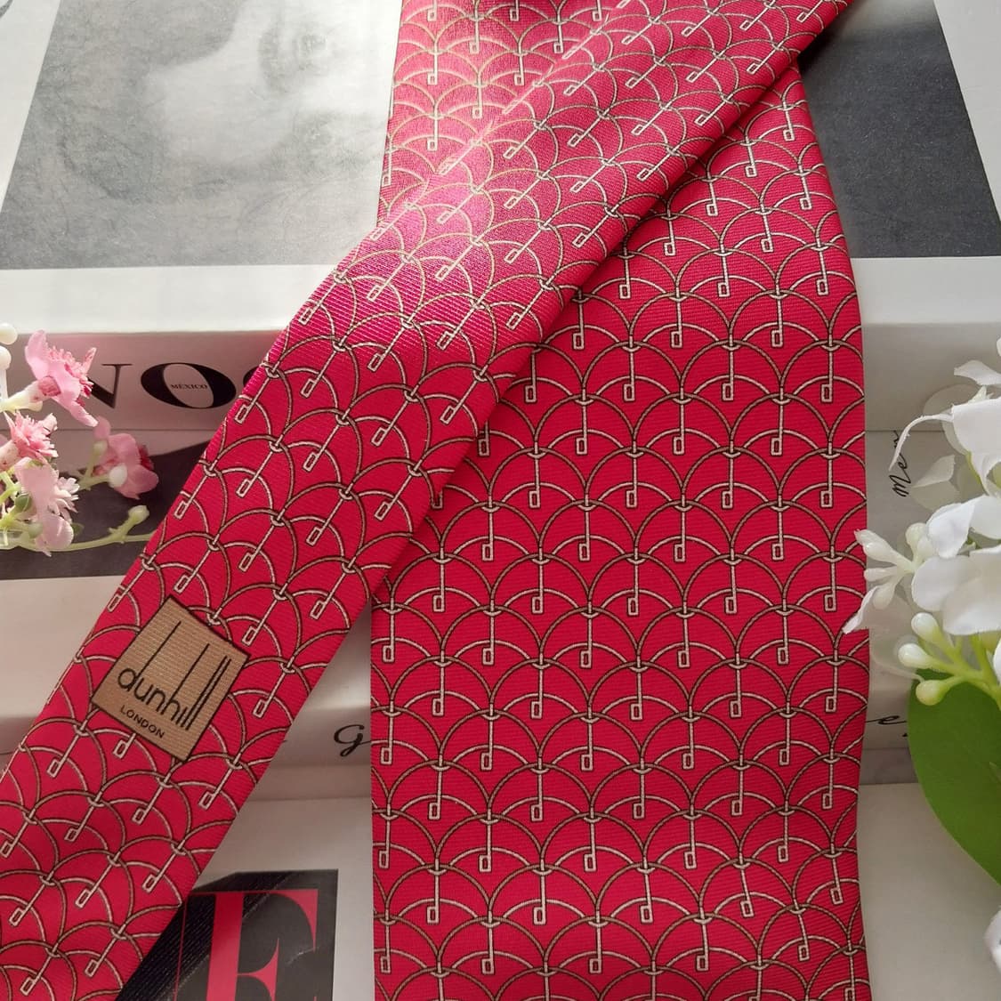 던힐 실크 레드 로고 패턴 넥타이 9cm A+등급 K1873
 상품이미지3