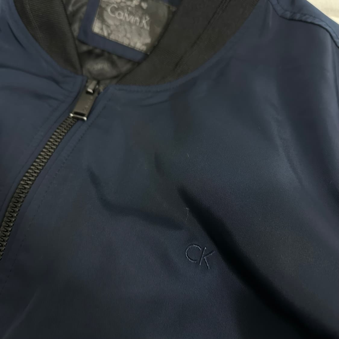 XL 켈빈클라인 네이비 기본로고 누빔 항공점퍼 상품이미지4