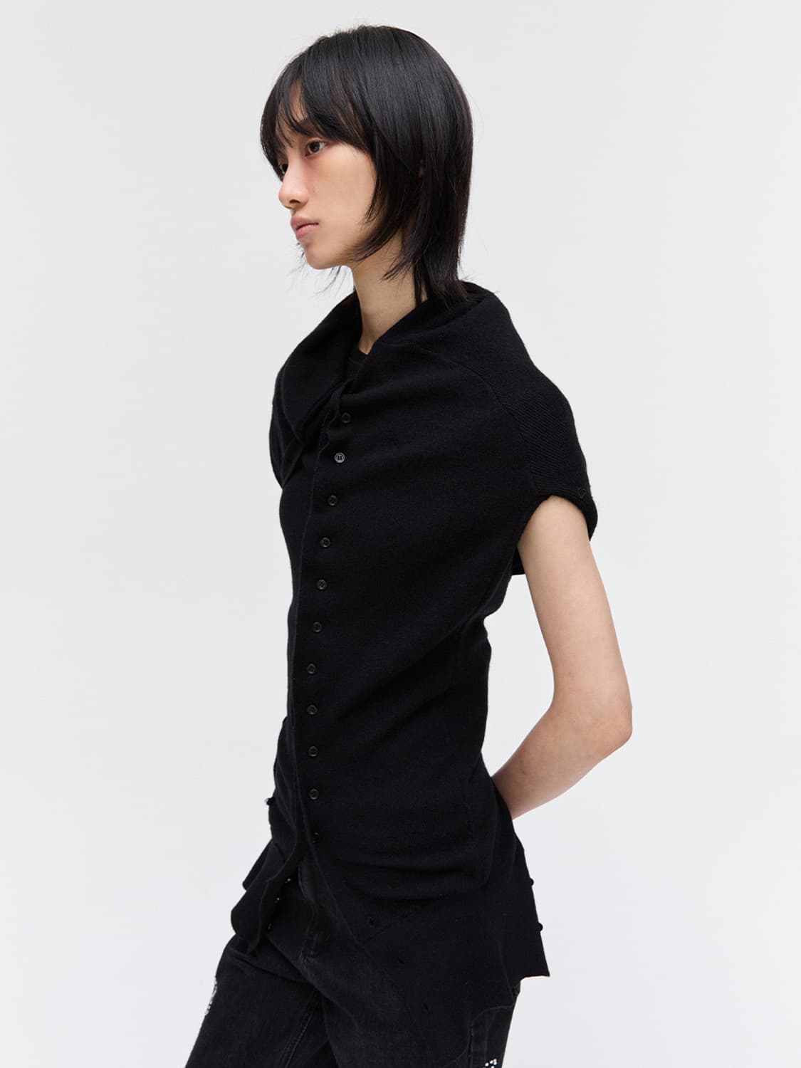 BUTTON SLEEVE V - NECK KNIT, BLACK 상품이미지7