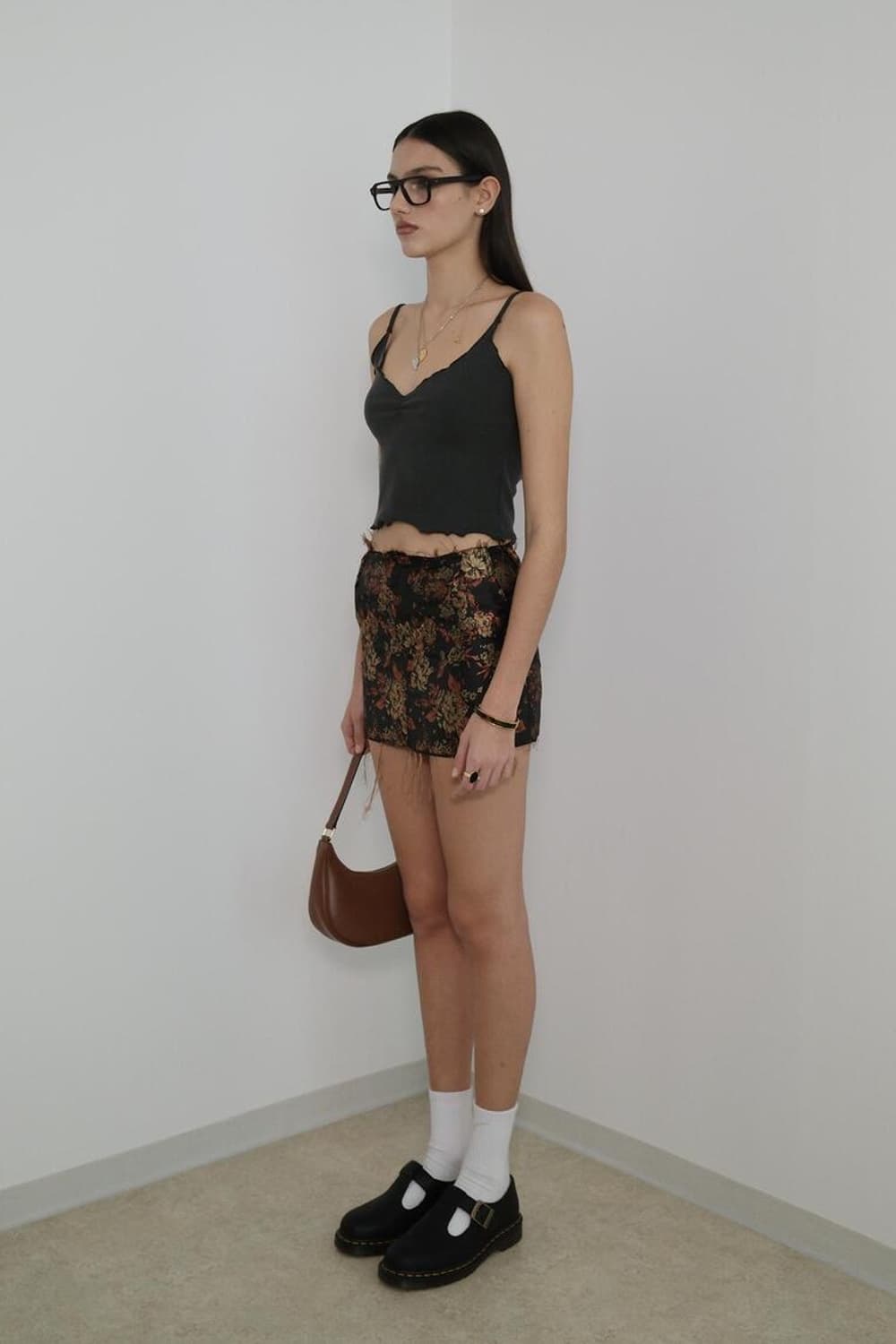 투머치택스 V-neck ribbed tank top charcoal 상품이미지3
