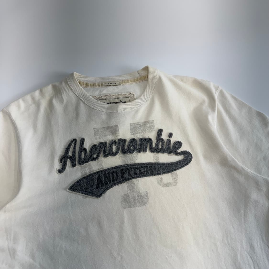Abercrombie 아베크롬비 그레이 레터링 반팔 상품이미지4