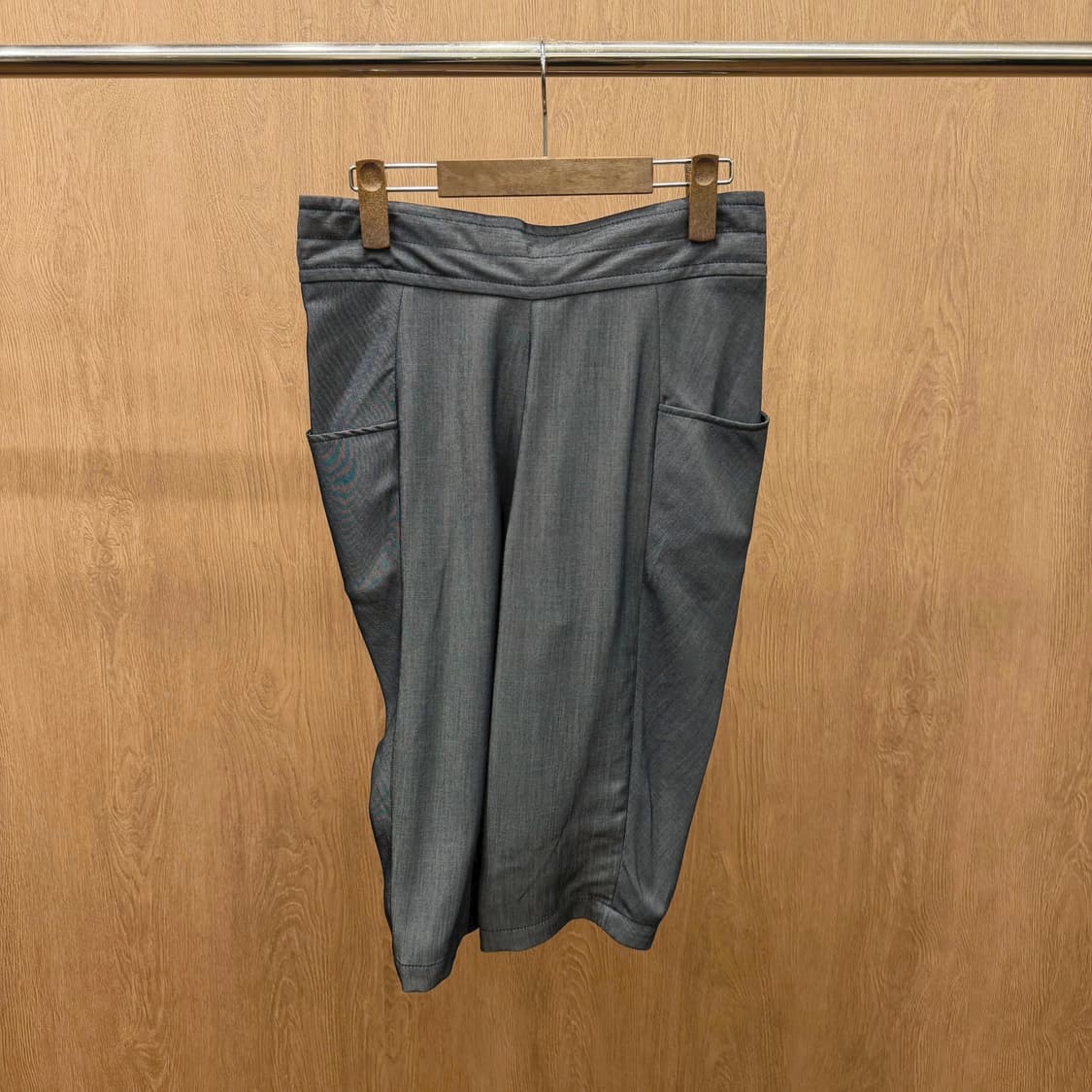 엠포리오 아르마니 하프 팬츠 언발란스 랩 레이어드 디테일 차콜 그레이 상품이미지3