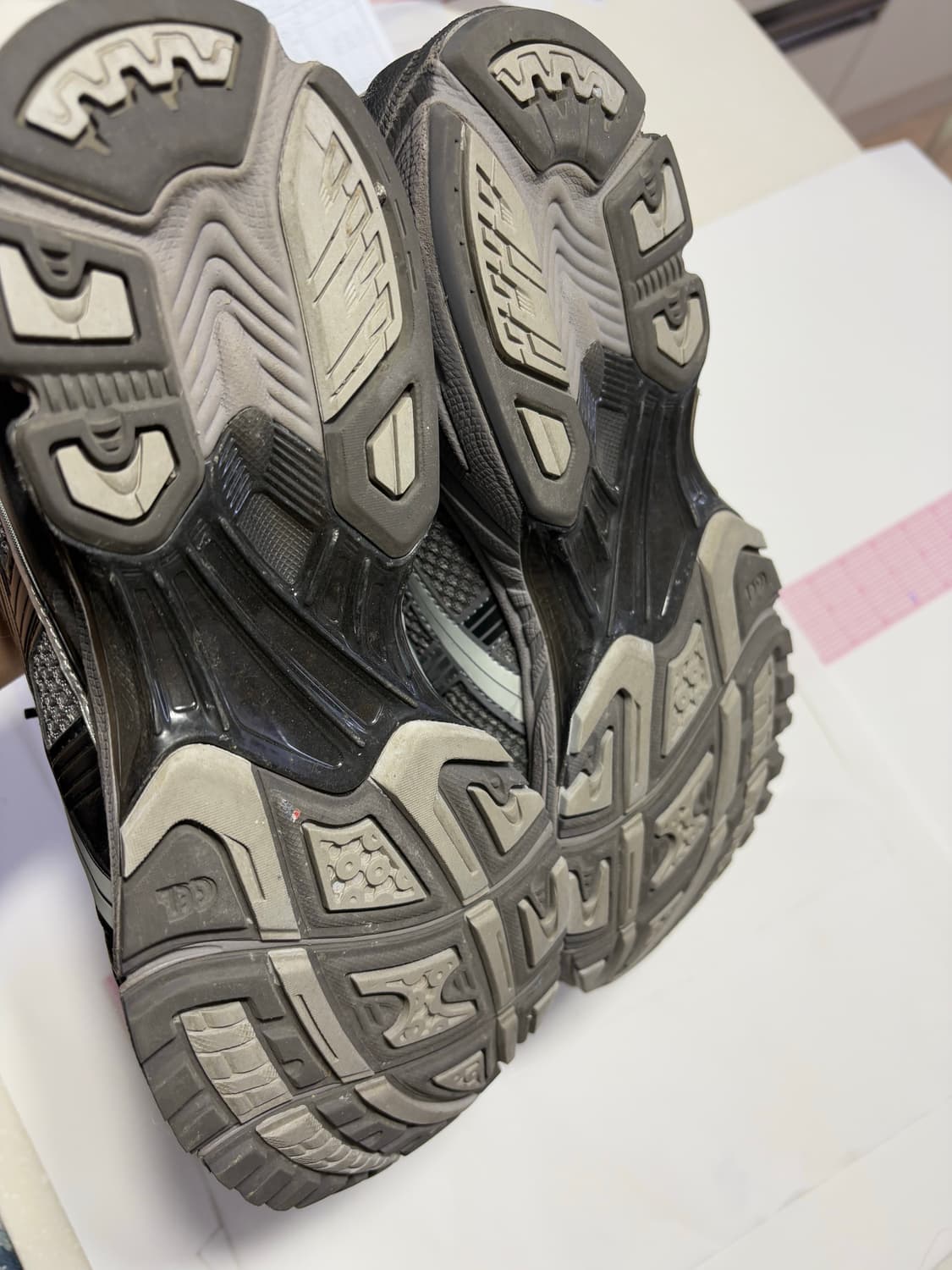 아식스 x 더뮤지엄비지터 젤 카야노 14 285size 상품이미지3