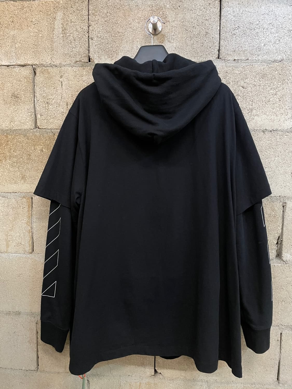 오프화이트 스트라이프 로고 레이어드 후드 티셔츠 상품이미지5