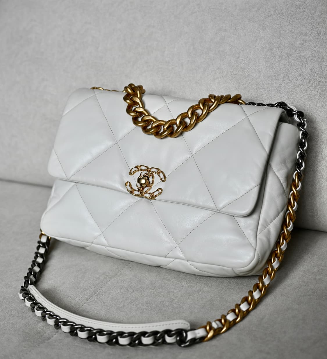 샤넬 19백 라지 램스킨  숄더백 상품이미지1