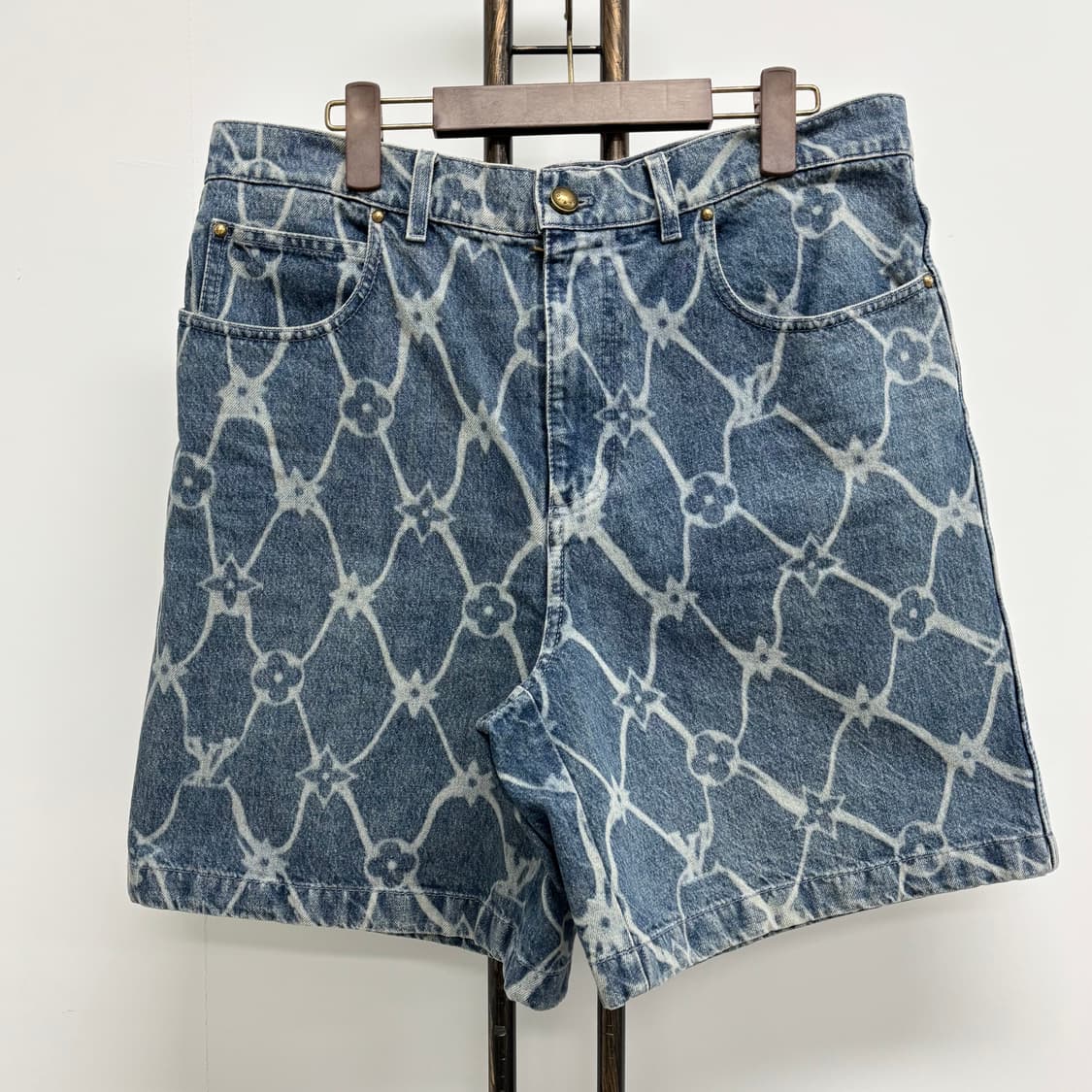 [33]루이비통 LV로고 프린티드 반바지 상품이미지1