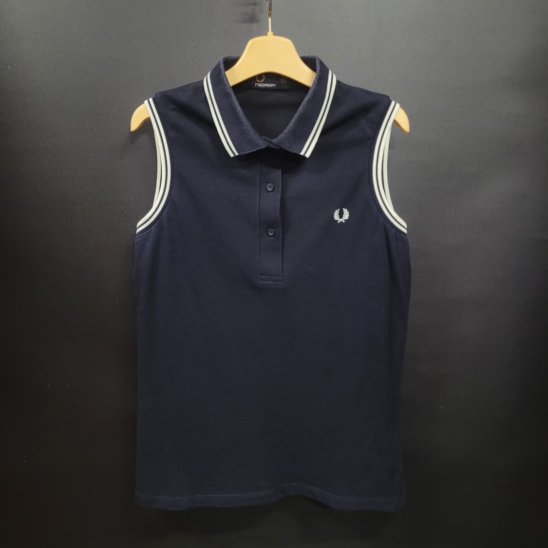 Fred Perry 프레드페리 빈티지 자수로고 슬리브리스 나시 셔츠 상품이미지1