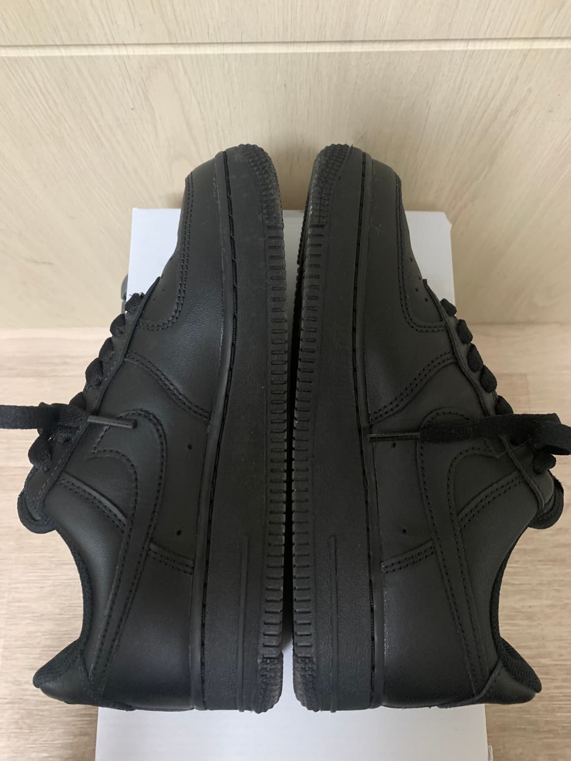 나이키 에어포스 1 '07 로우 트리플 블랙 상품이미지5