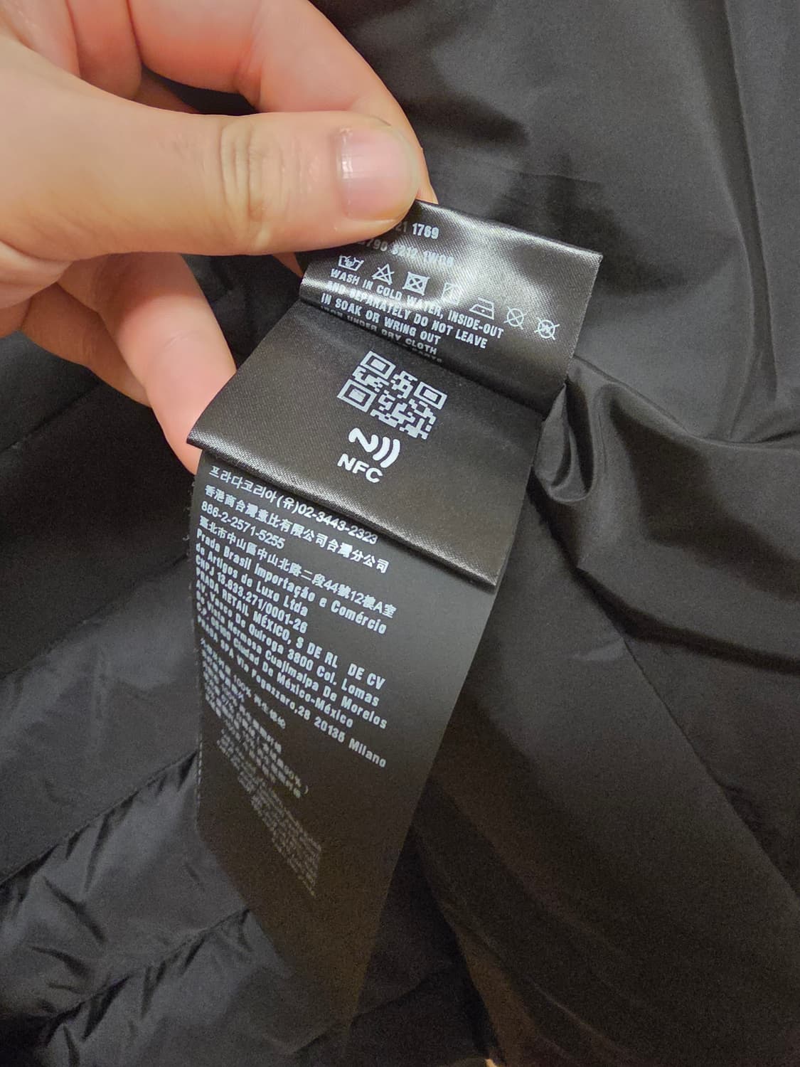 [새상품급 / 50 ] 프라다 리나일론 삼각로고 다운 숏 패딩 자켓 블랙 상품이미지10