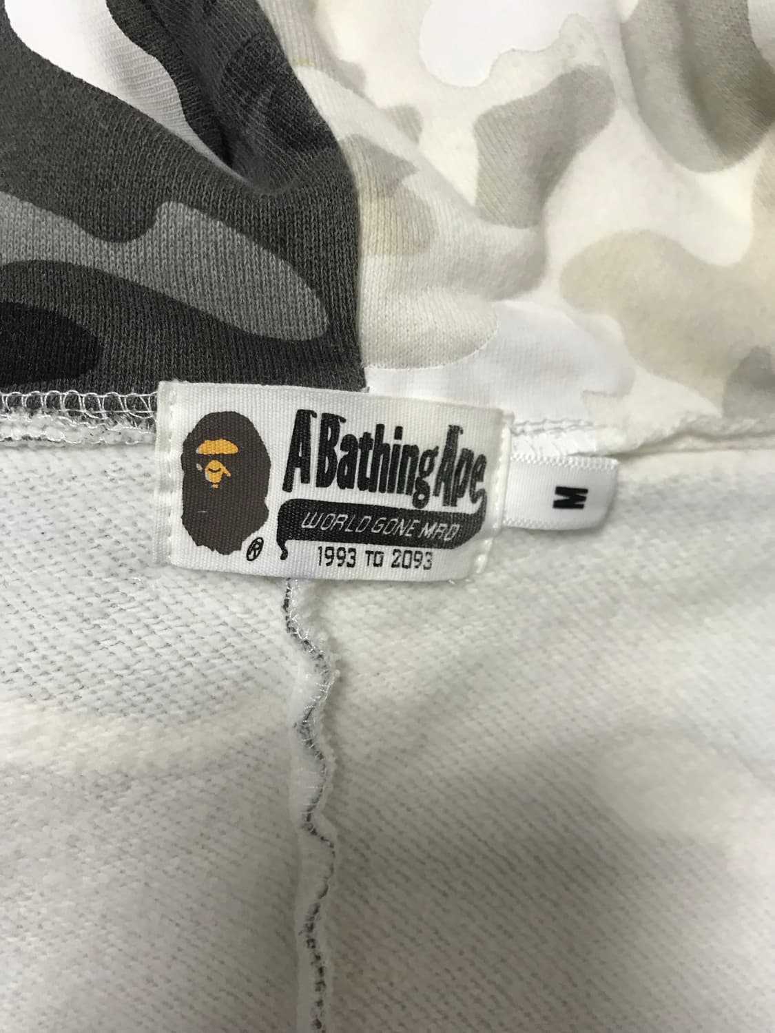 베이프 샤크 후드집업 흑백 상품이미지4