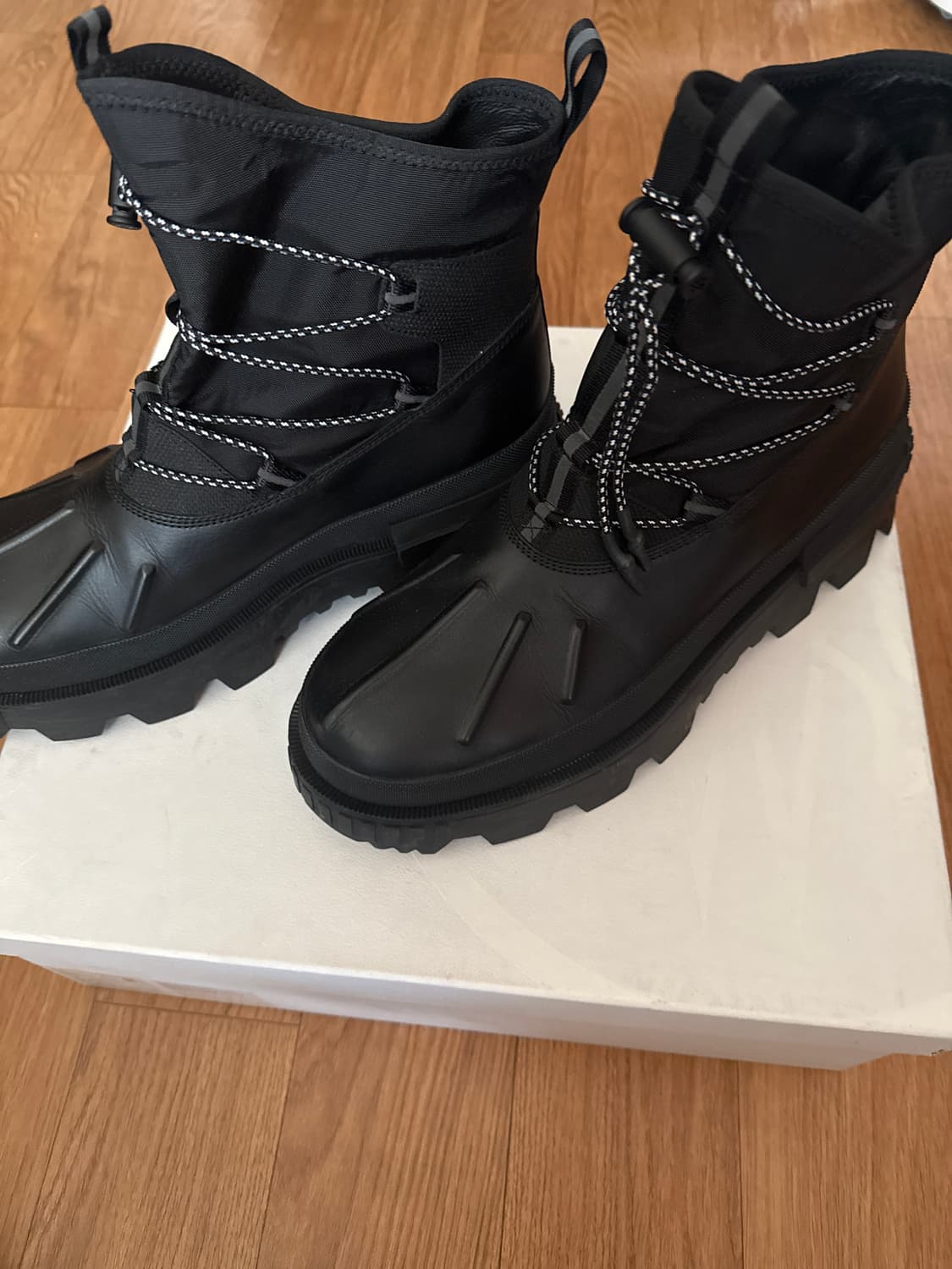 몽클레르 레이스업 부츠 상품이미지2