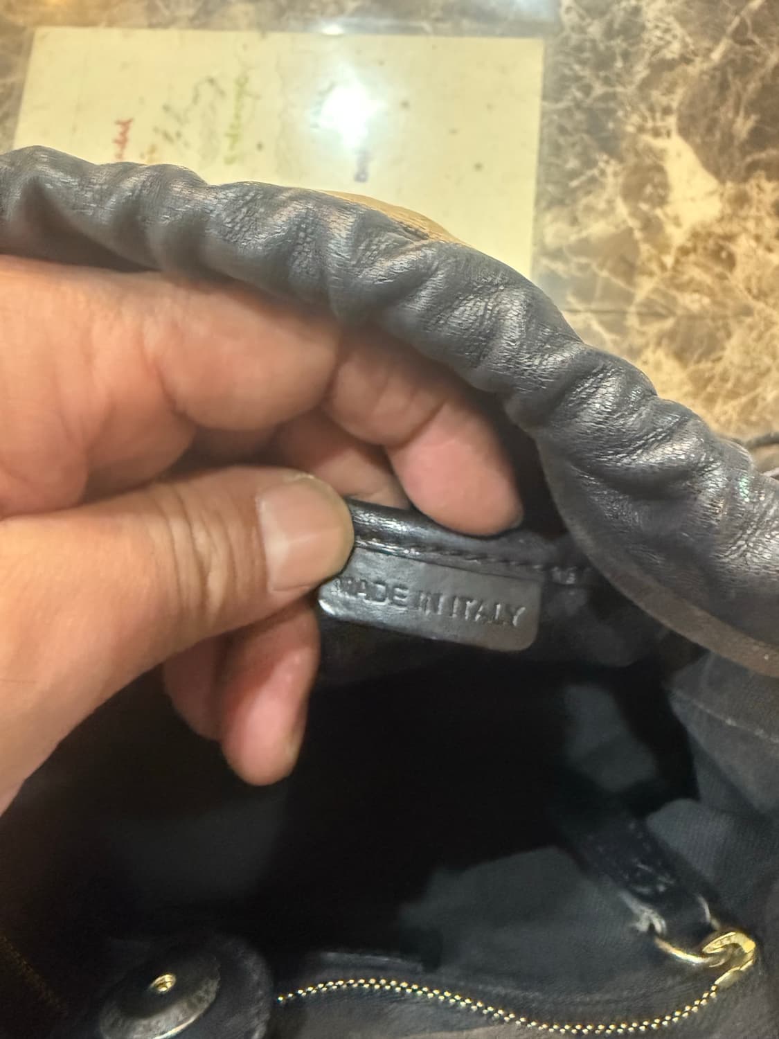 정품 버버리 리틀 크러쉬 버킷 크로스백 팝니다 상품이미지7