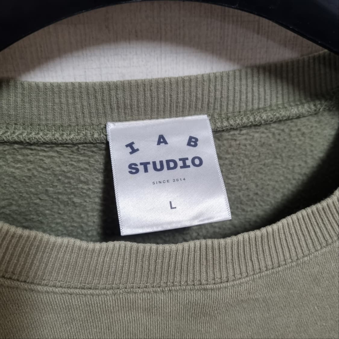 ( L ) 아이앱 스튜디오 맨투맨 카키 상품이미지4